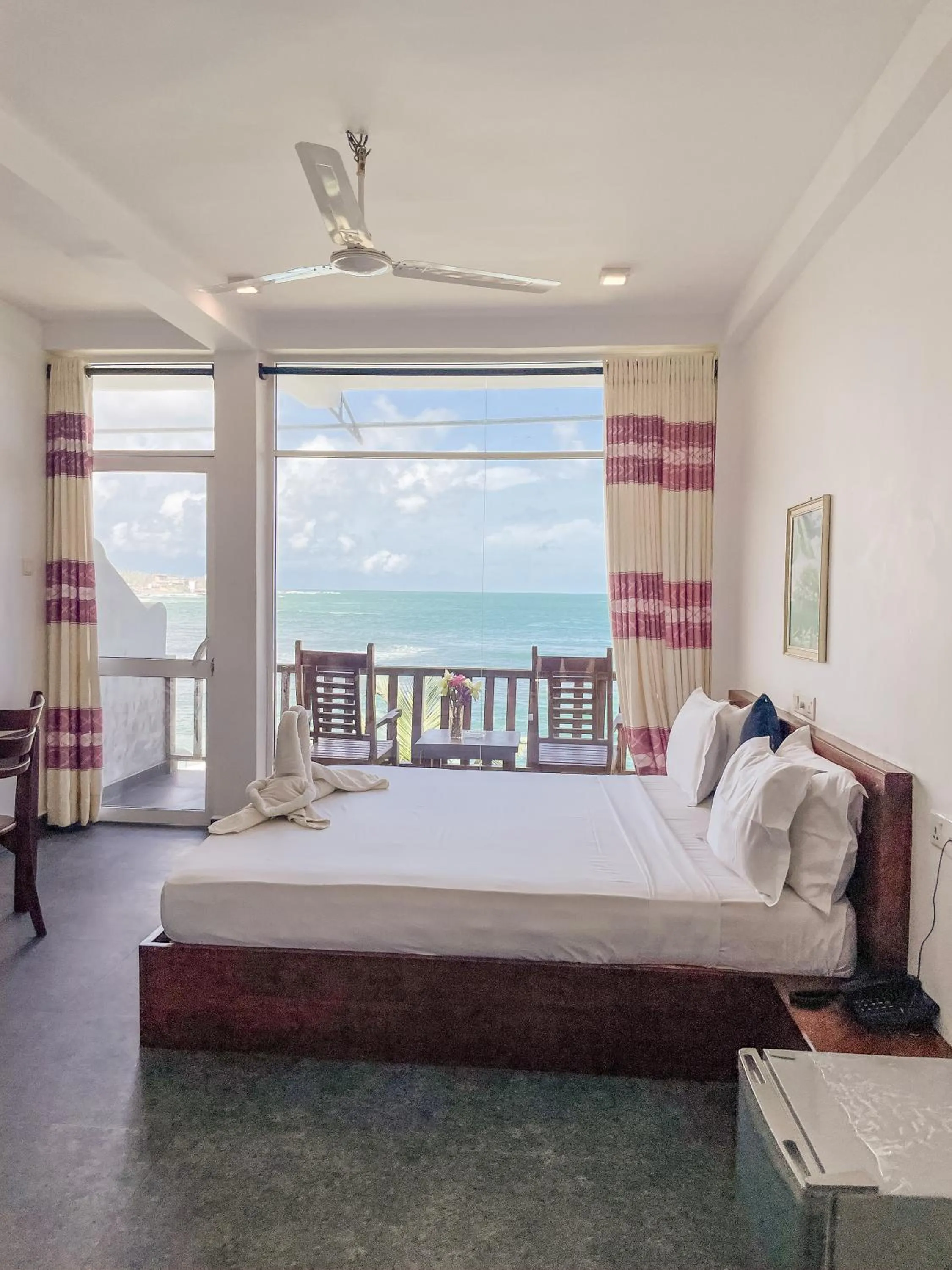 Photo of the whole room in New Wave Beach Resort Unawatuna