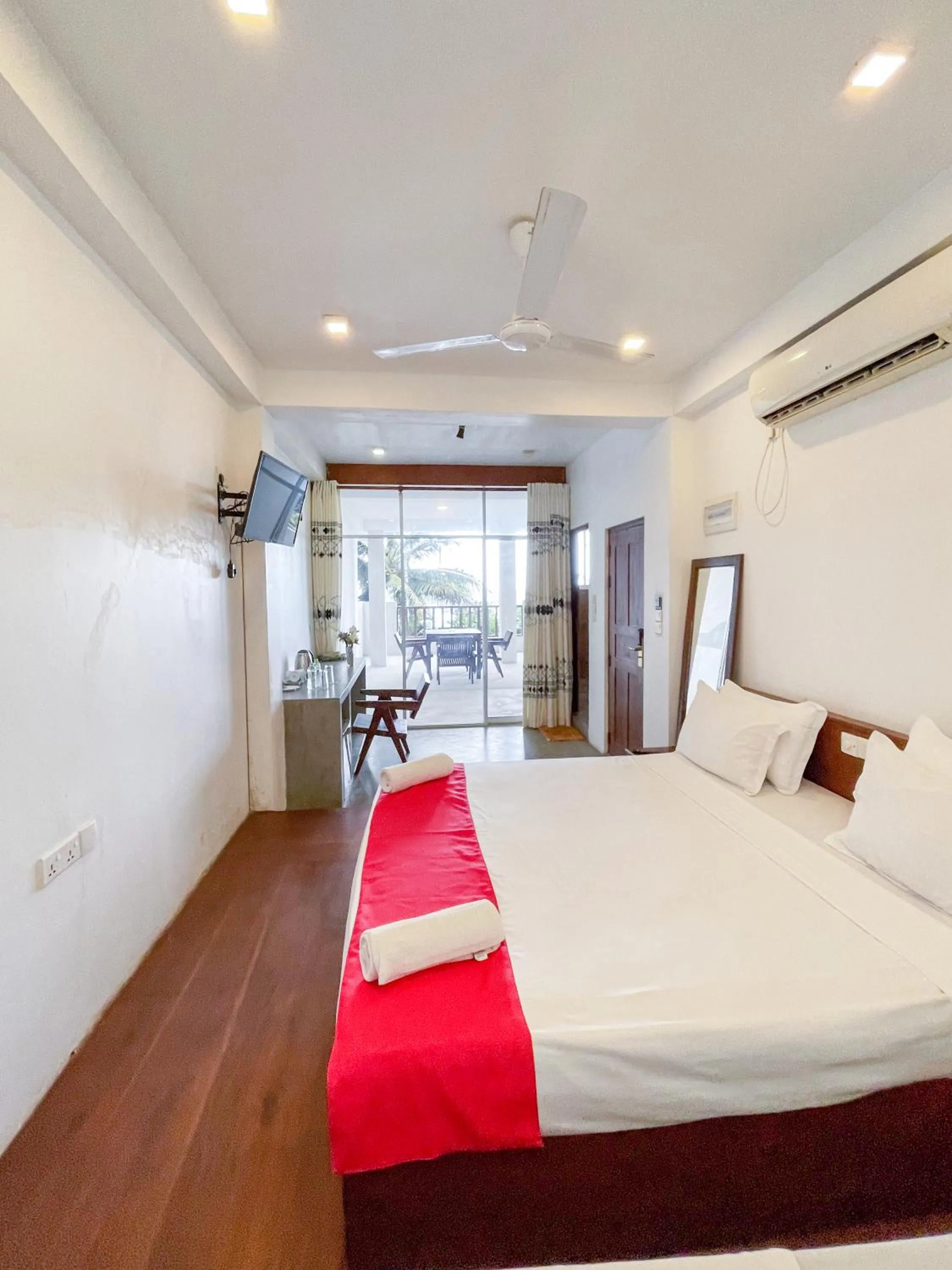 Bed in New Wave Beach Resort Unawatuna