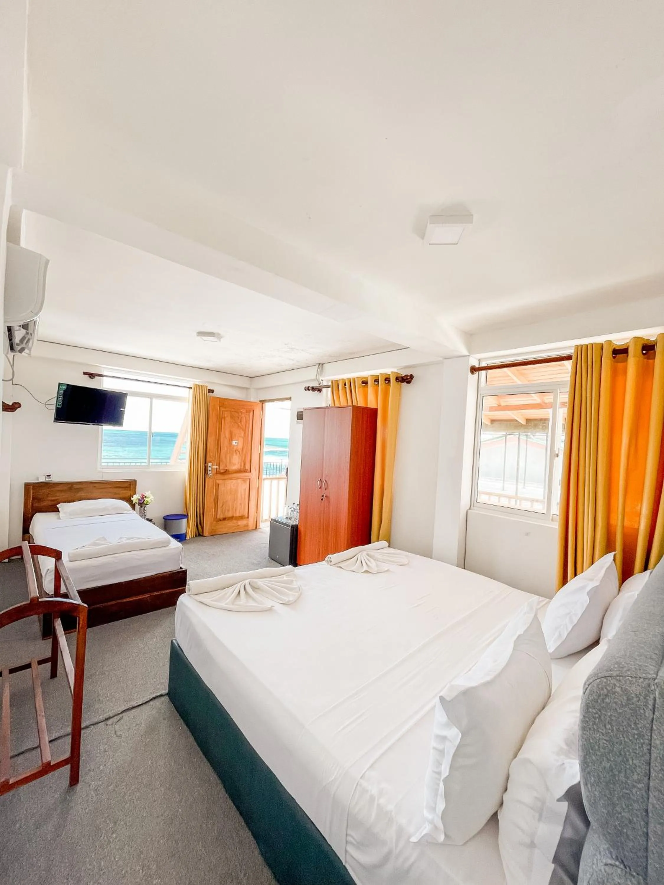 Bed in New Wave Beach Resort Unawatuna