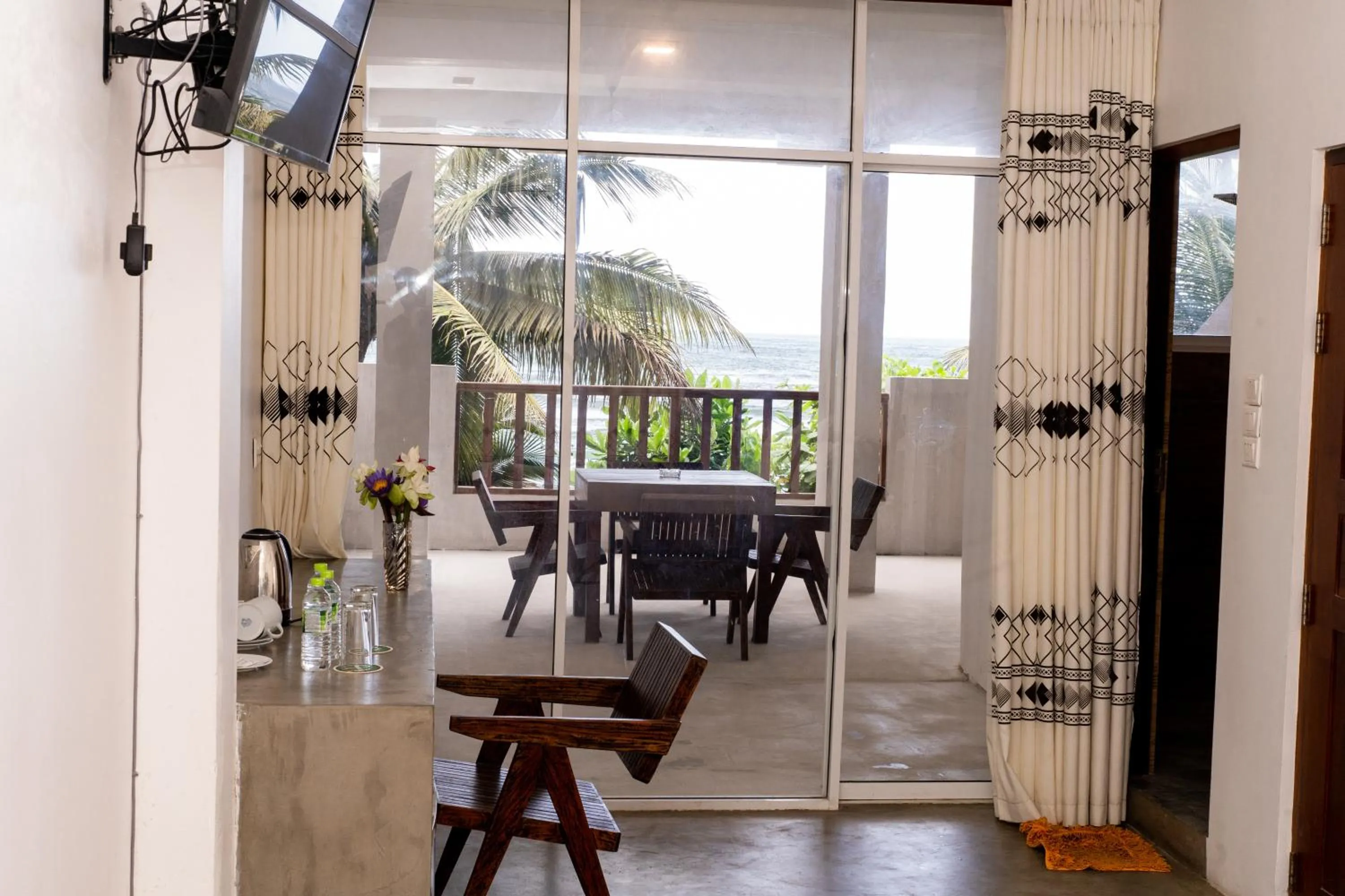 Day in New Wave Beach Resort Unawatuna