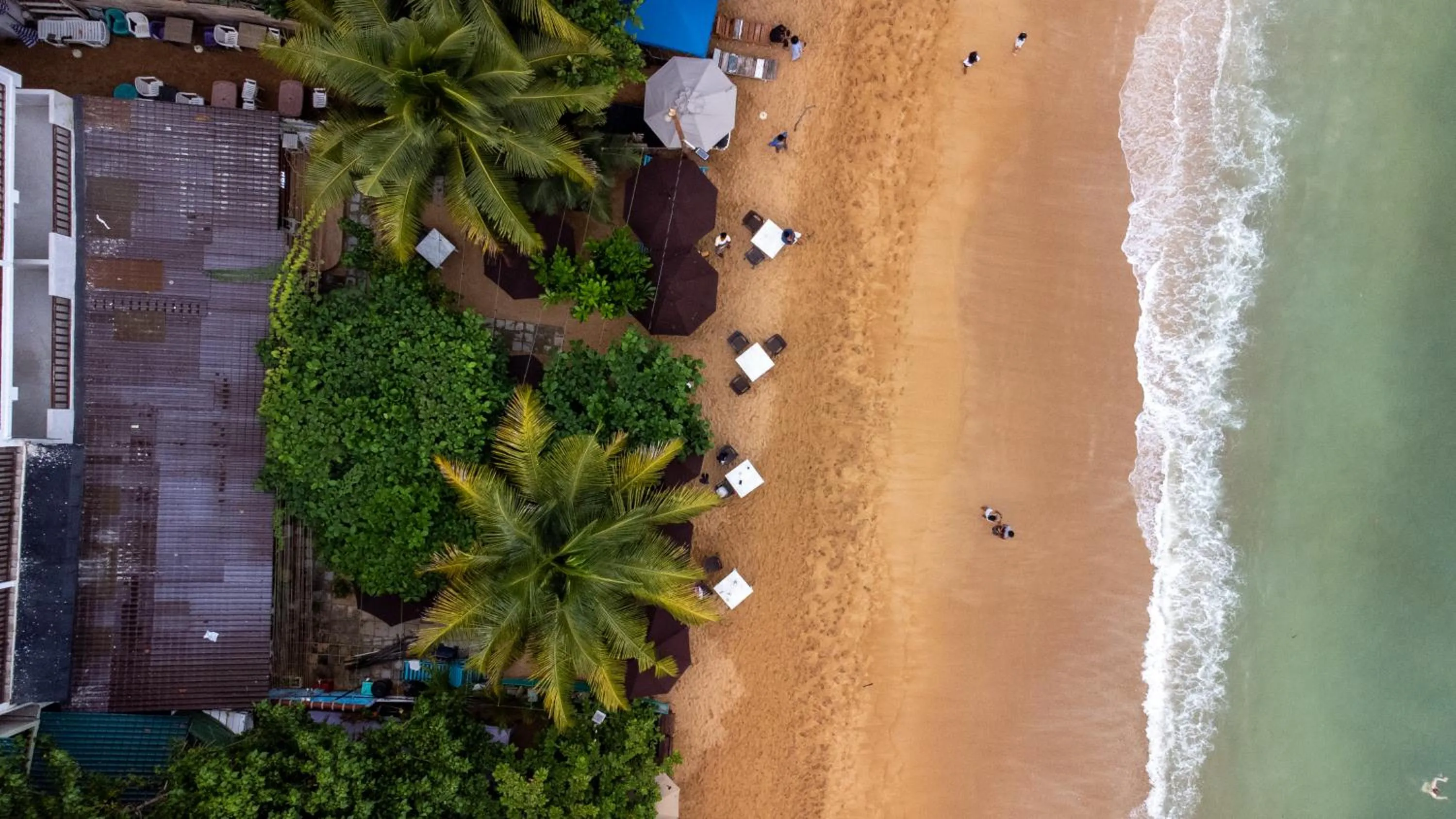 Beach in New Wave Beach Resort Unawatuna