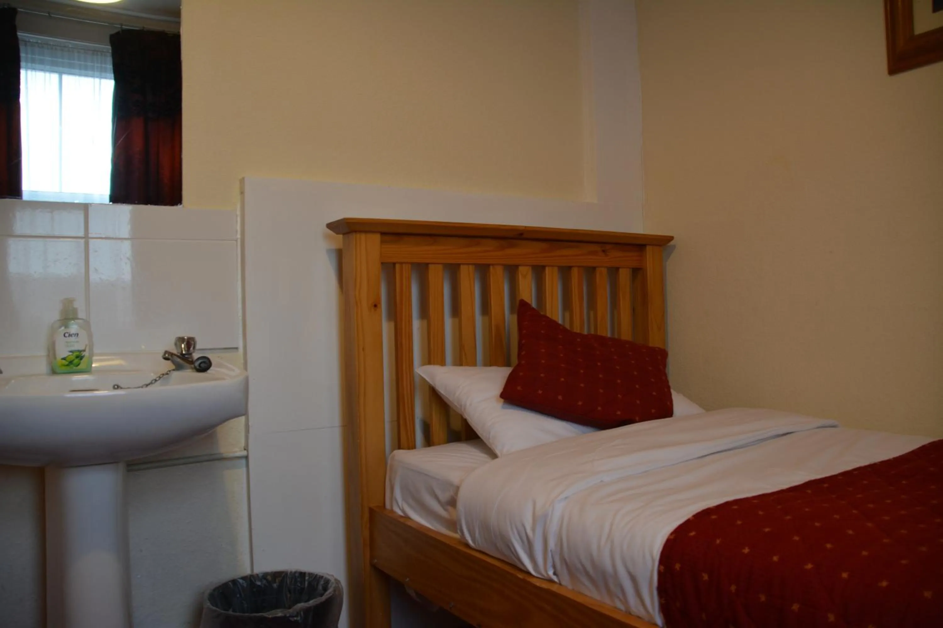 Bedroom, Bed in Bow Guest House