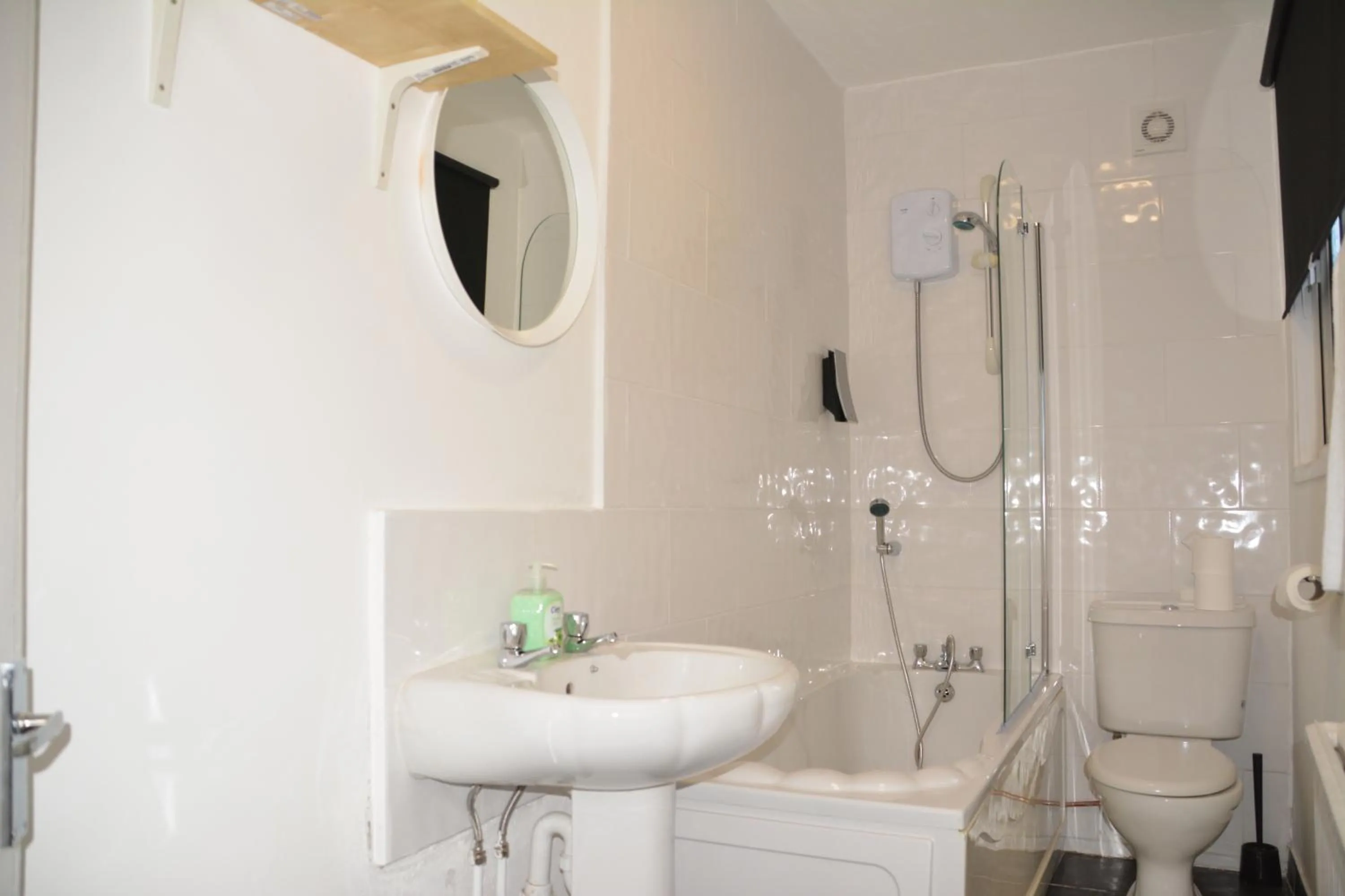 Bathroom in Bow Guest House