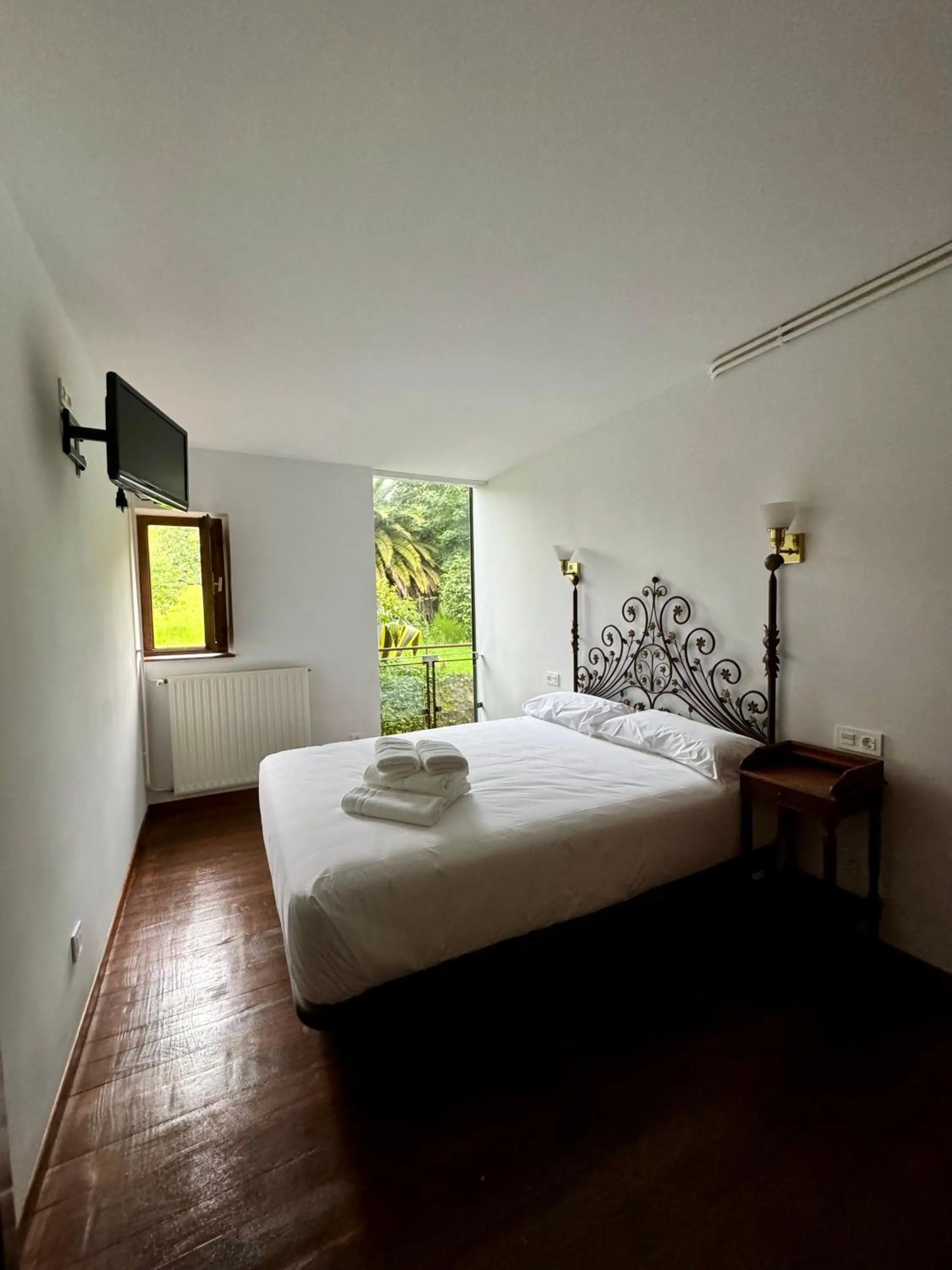 Bed in Hotel Castillo Valdés Salas