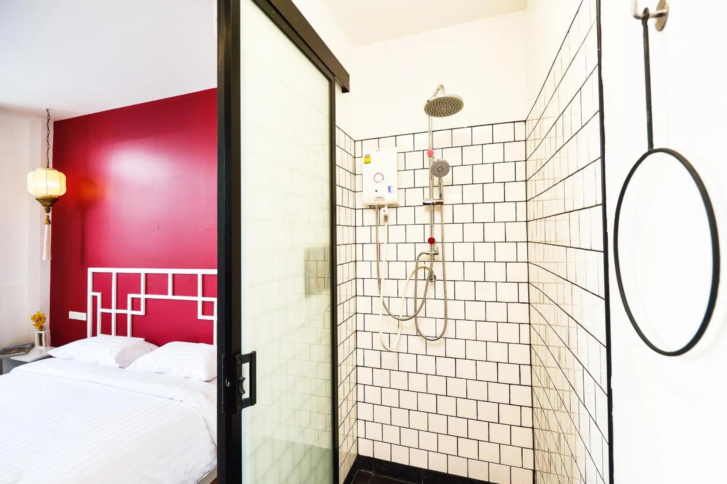 Shower, Bed in The Rommanee Classic Guesthouse