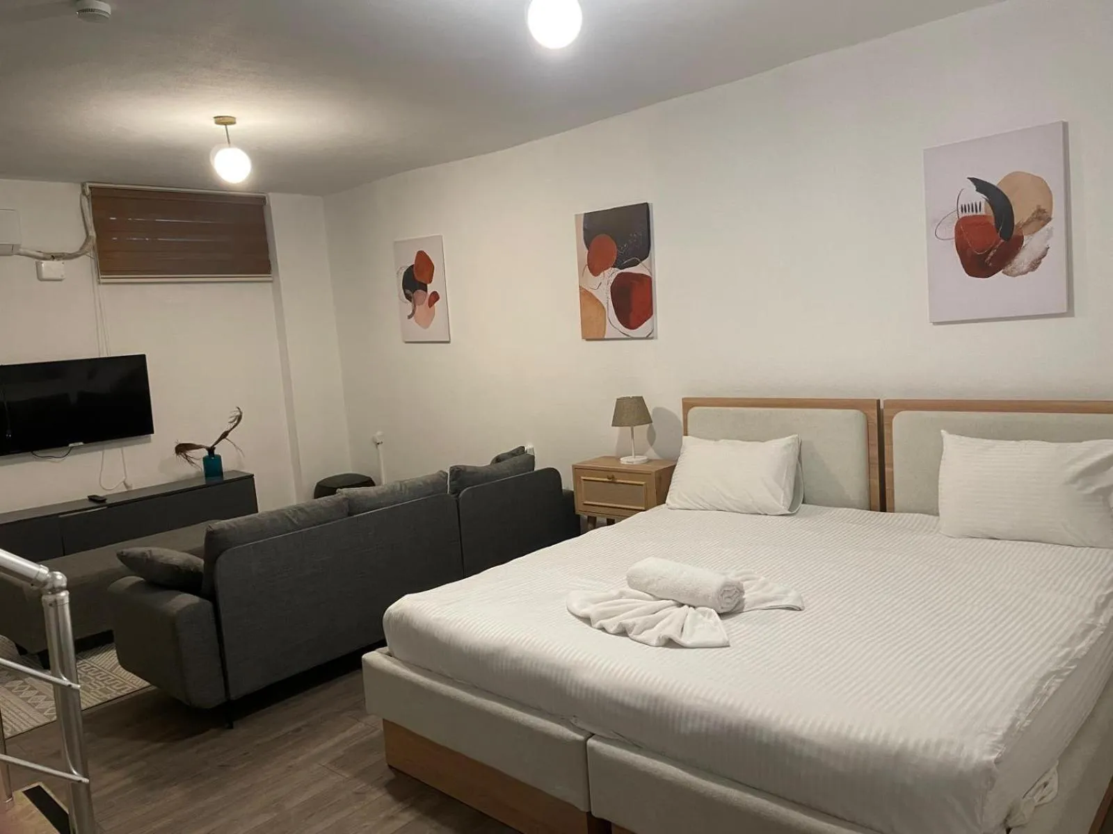 Communal lounge/ TV room, Bed in Sorta Hotel