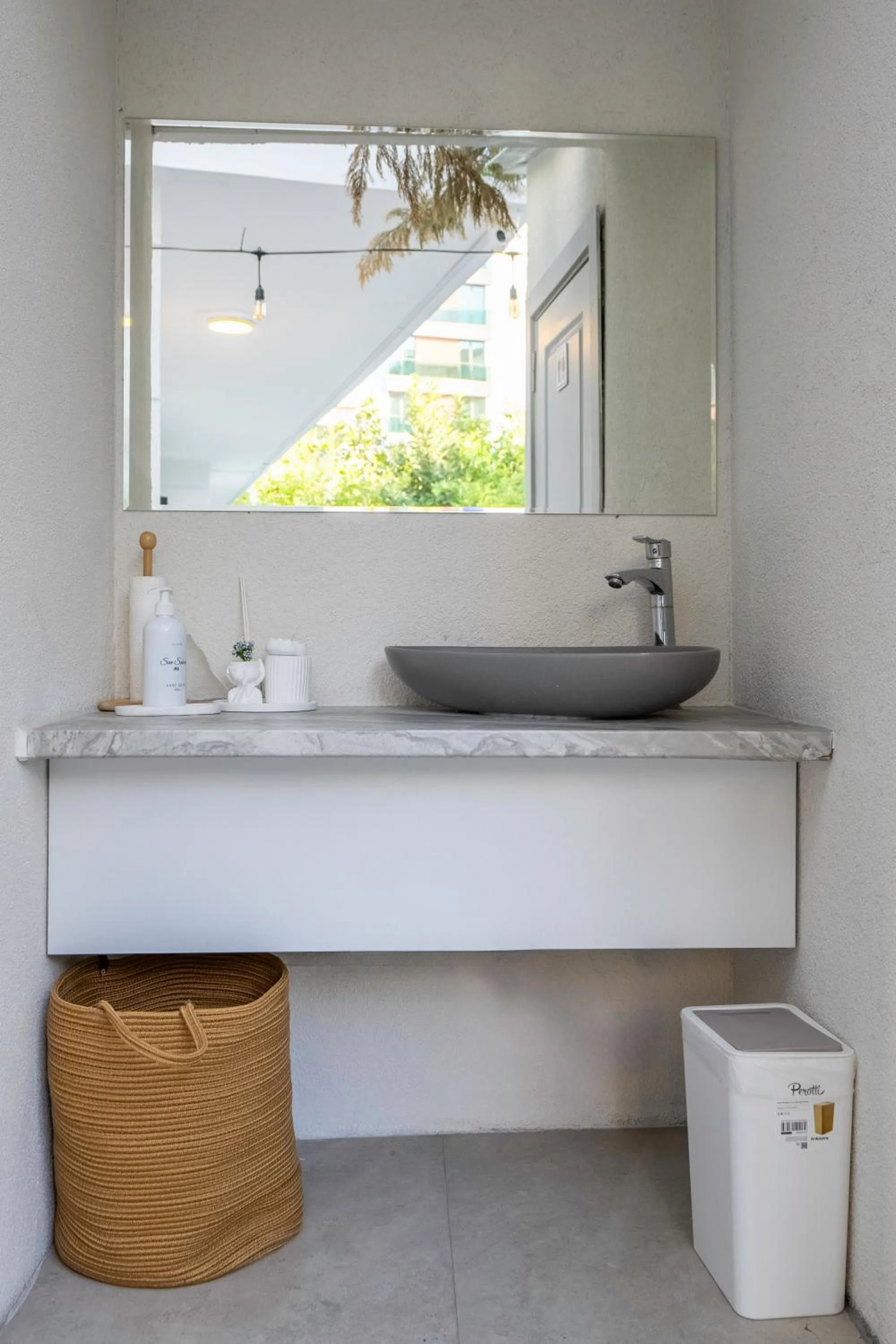 Toilet in Sorta Hotel