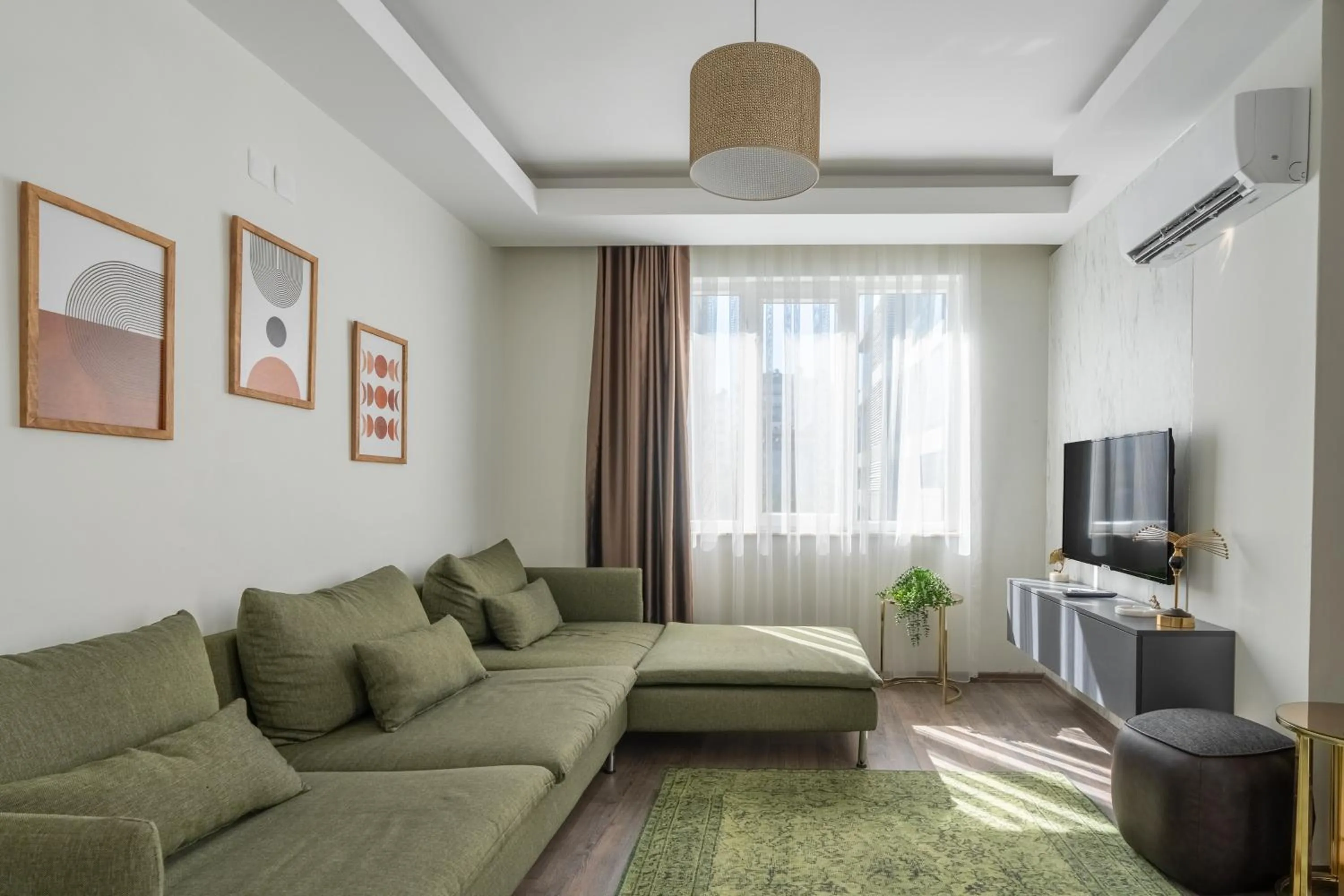 Communal lounge/ TV room in Sorta Hotel