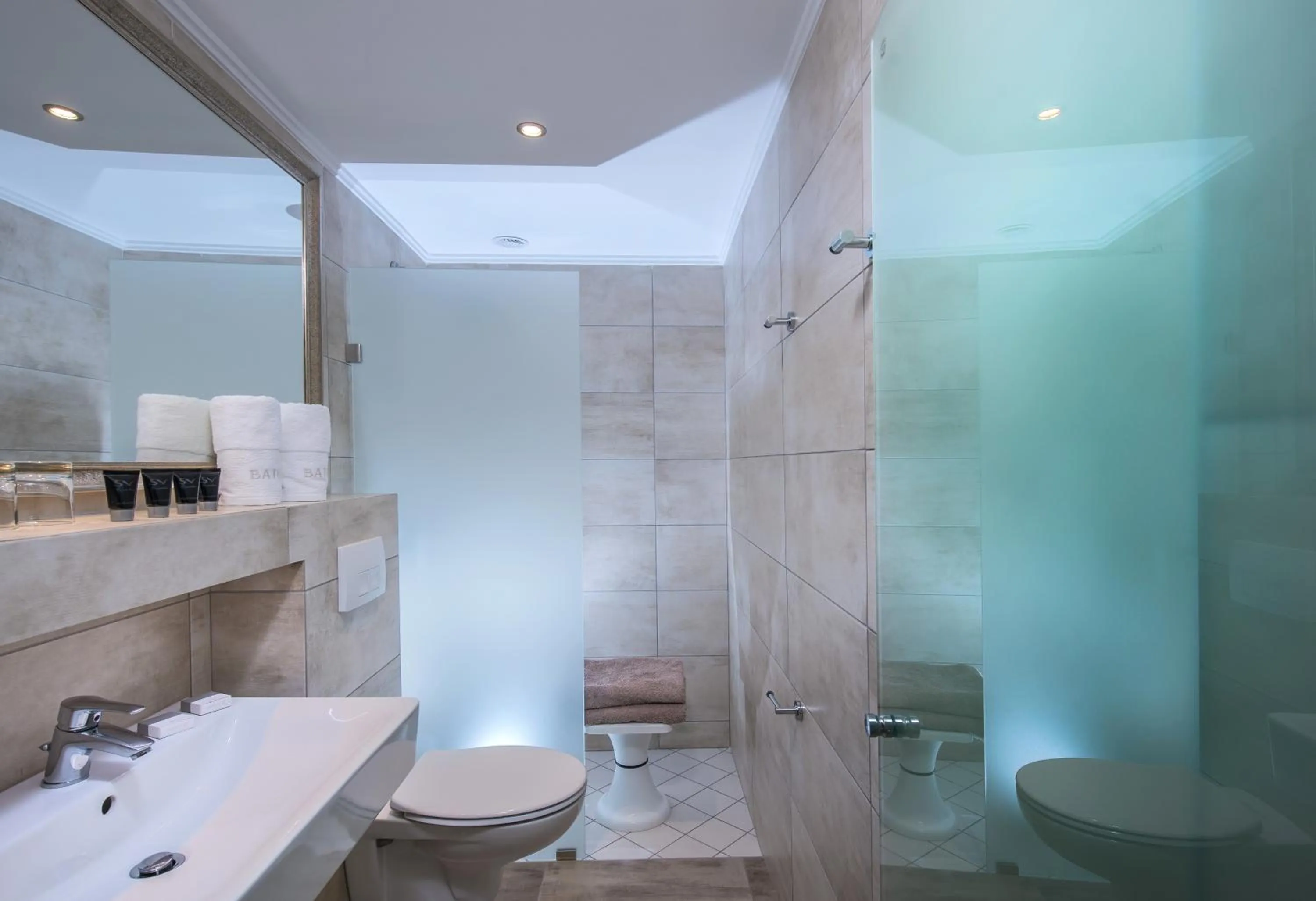 Bathroom in Hotel Matheo Villas & Suites