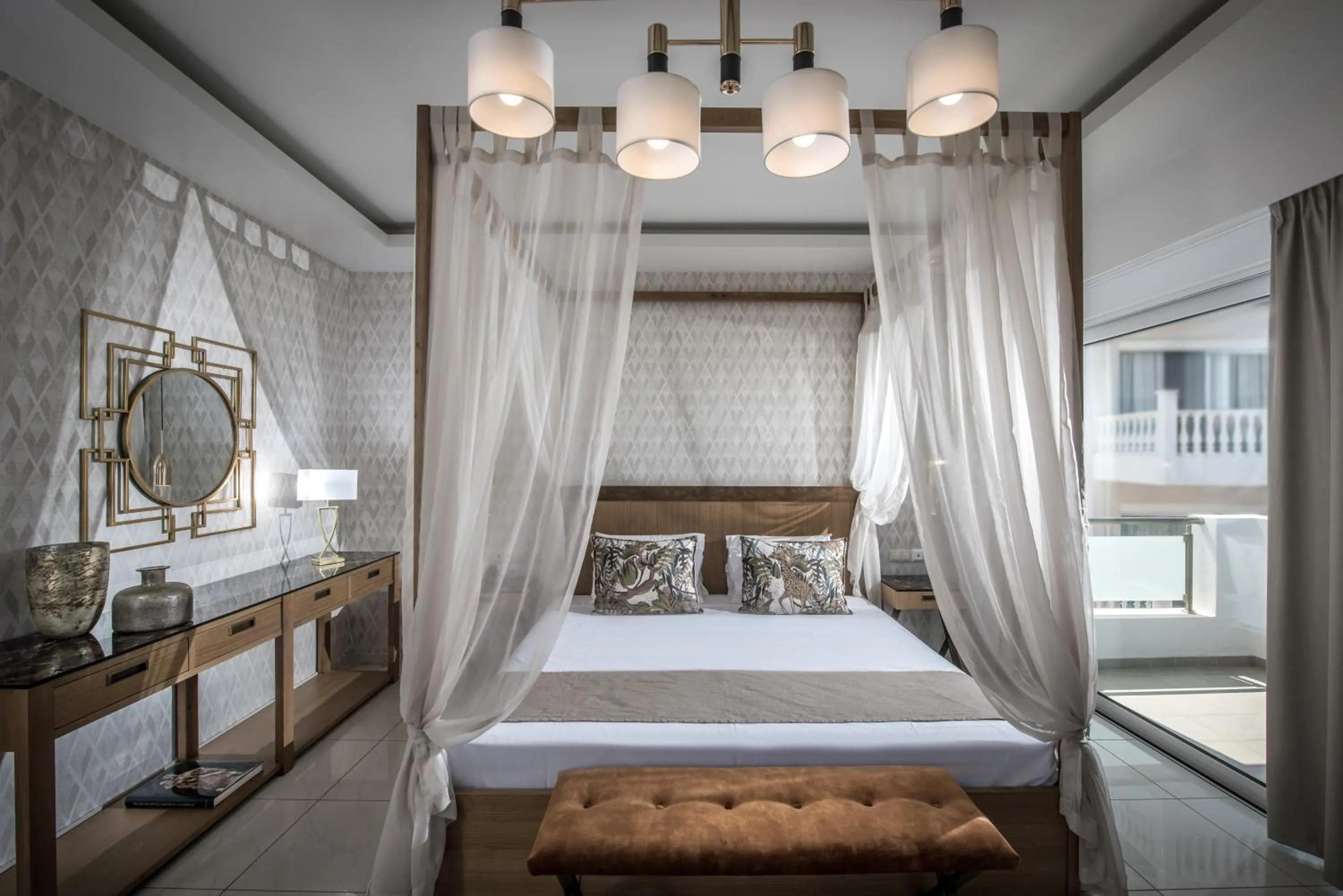 Bed in Hotel Matheo Villas & Suites