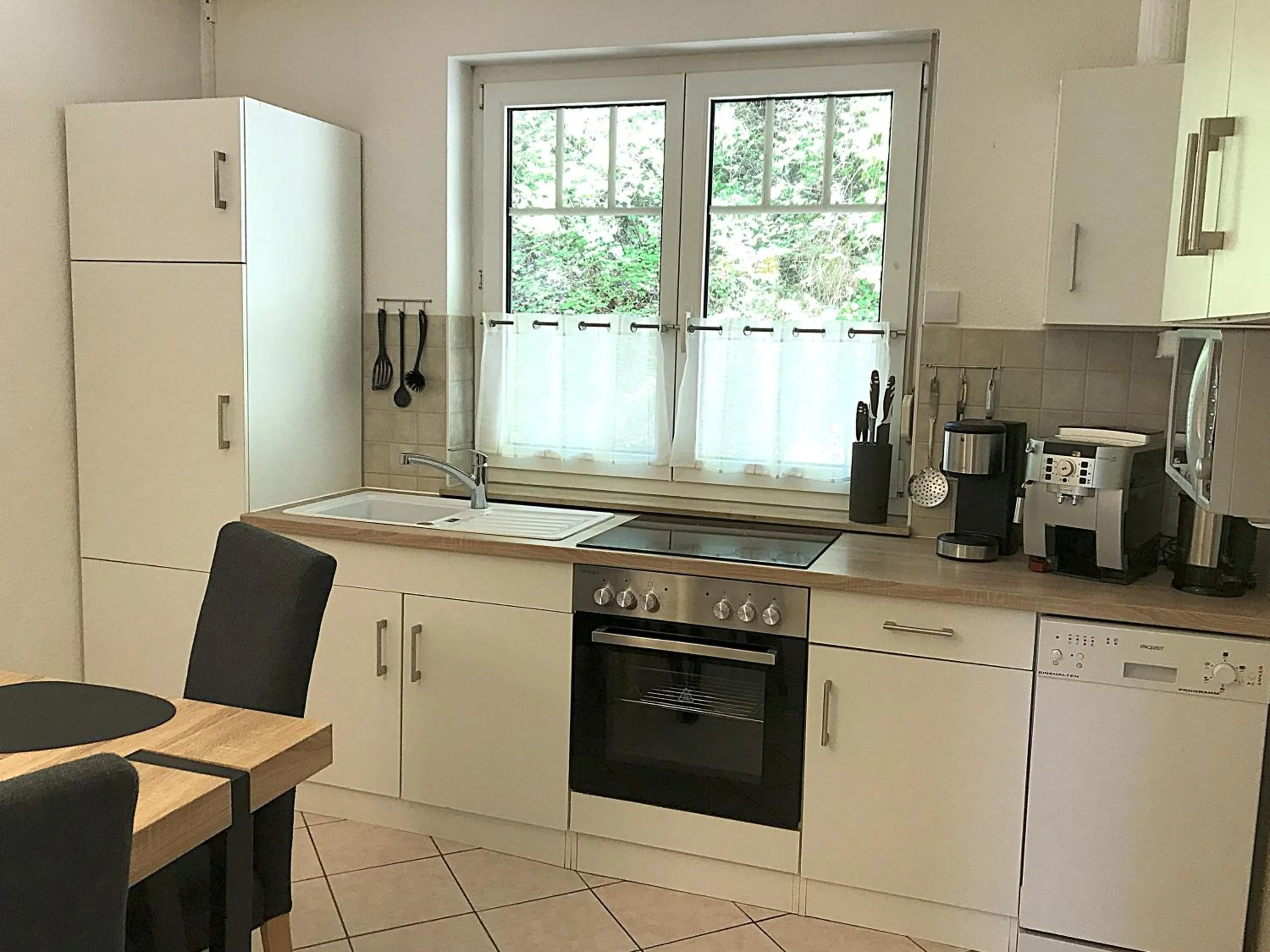 Kitchen or kitchenette in Ferienwohnung Britta