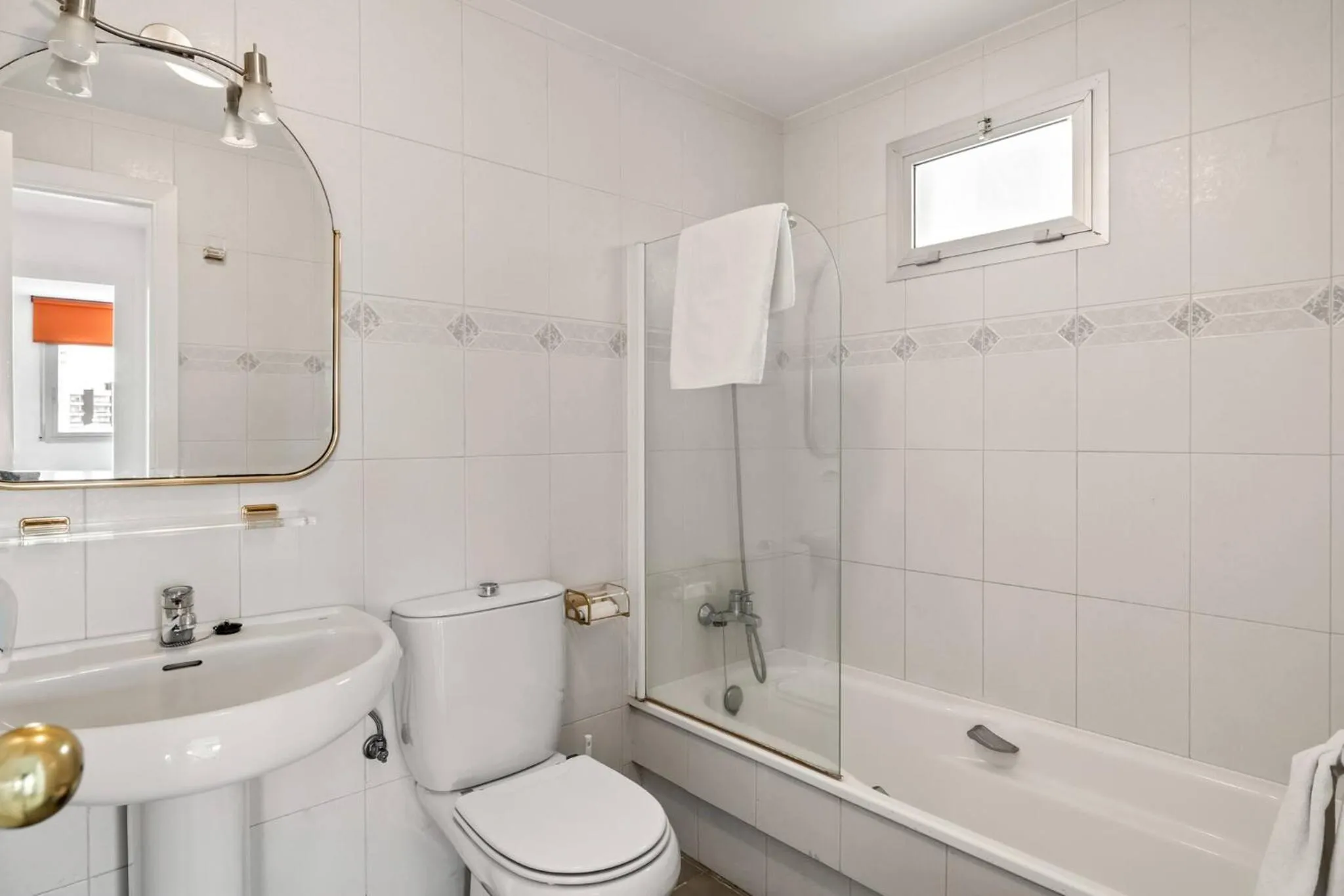 Bathroom in Amazing 3Br, 2 Bath Apart, Close to the Sea