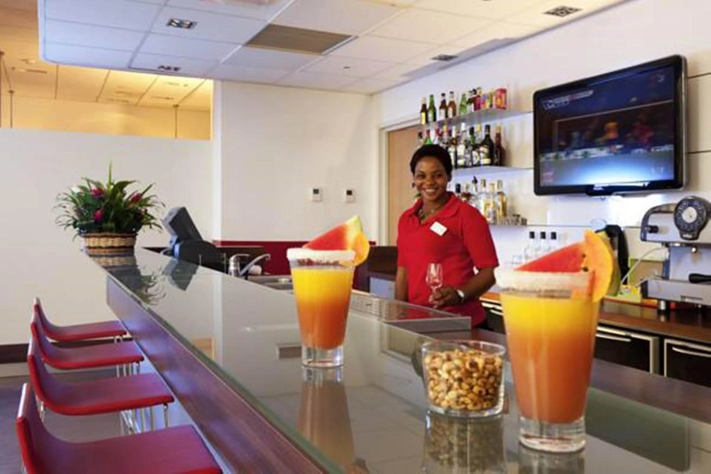 Lounge or bar in Ibis Malabo