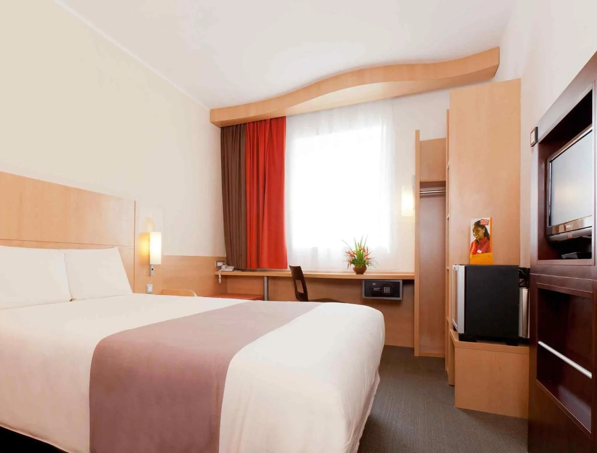 Bedroom in Ibis Malabo