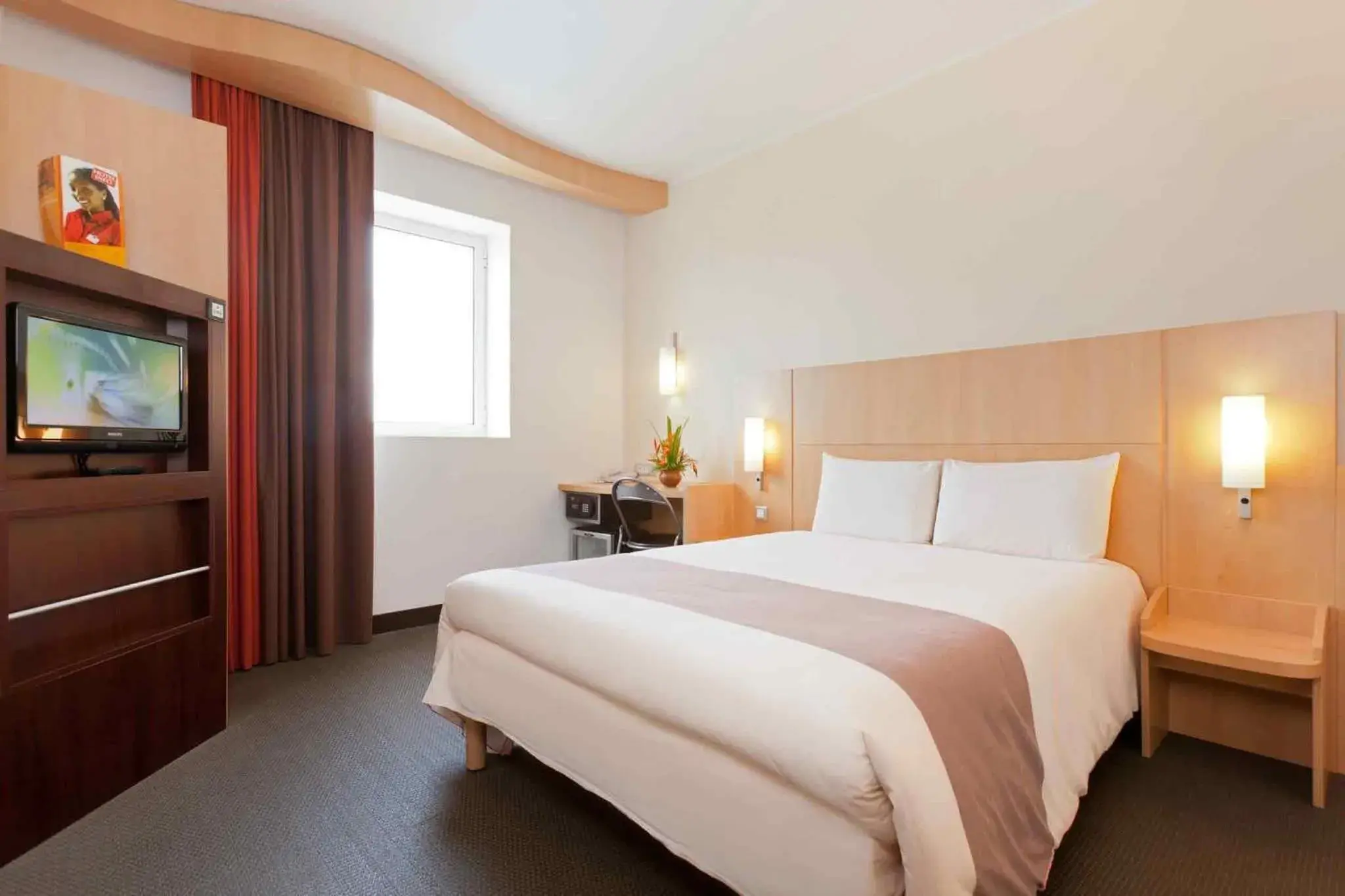 Bedroom, Bed in Ibis Malabo Bedroom, Bed in Ibis Malabo