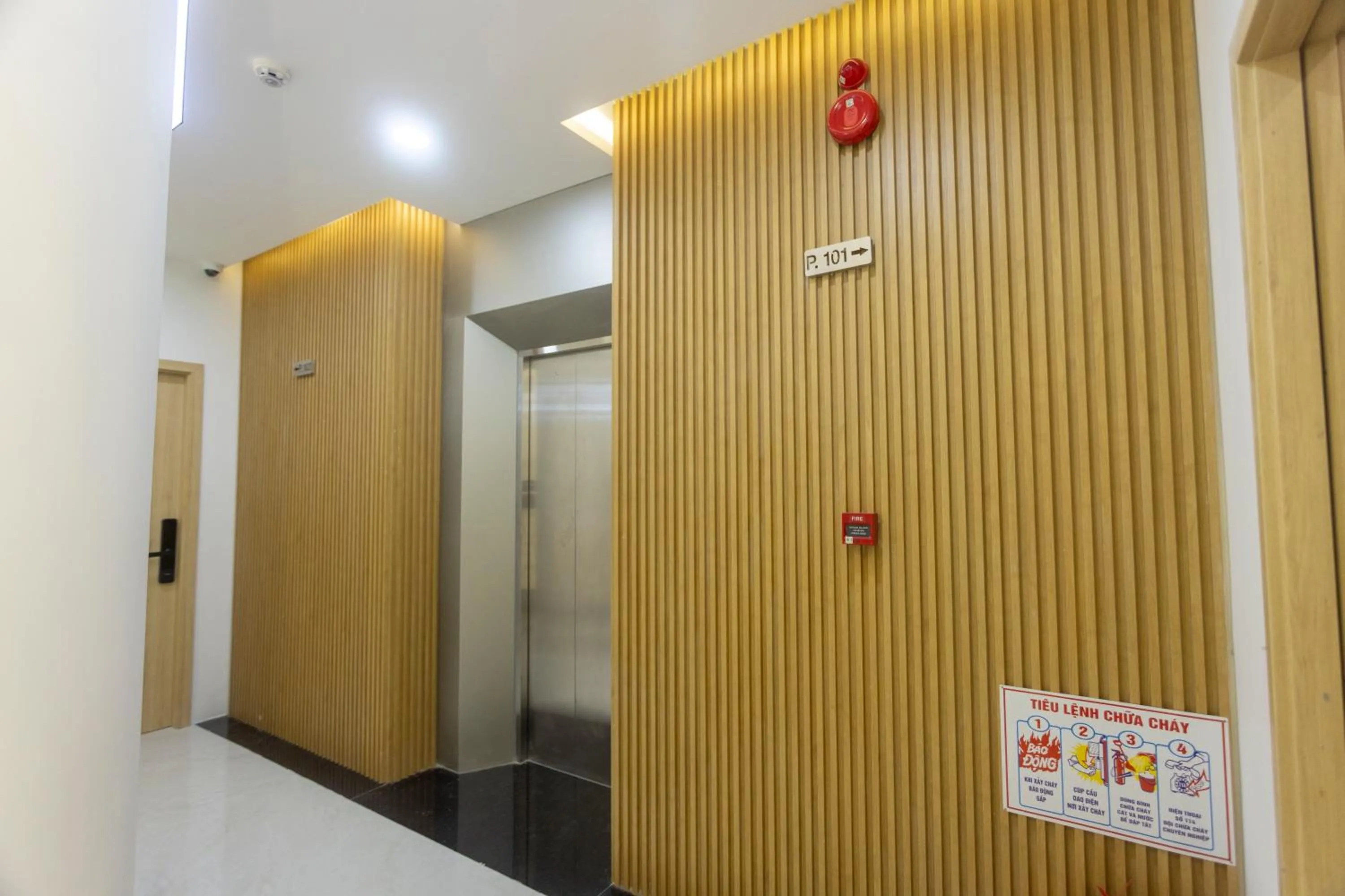 elevator in C&M Hotel