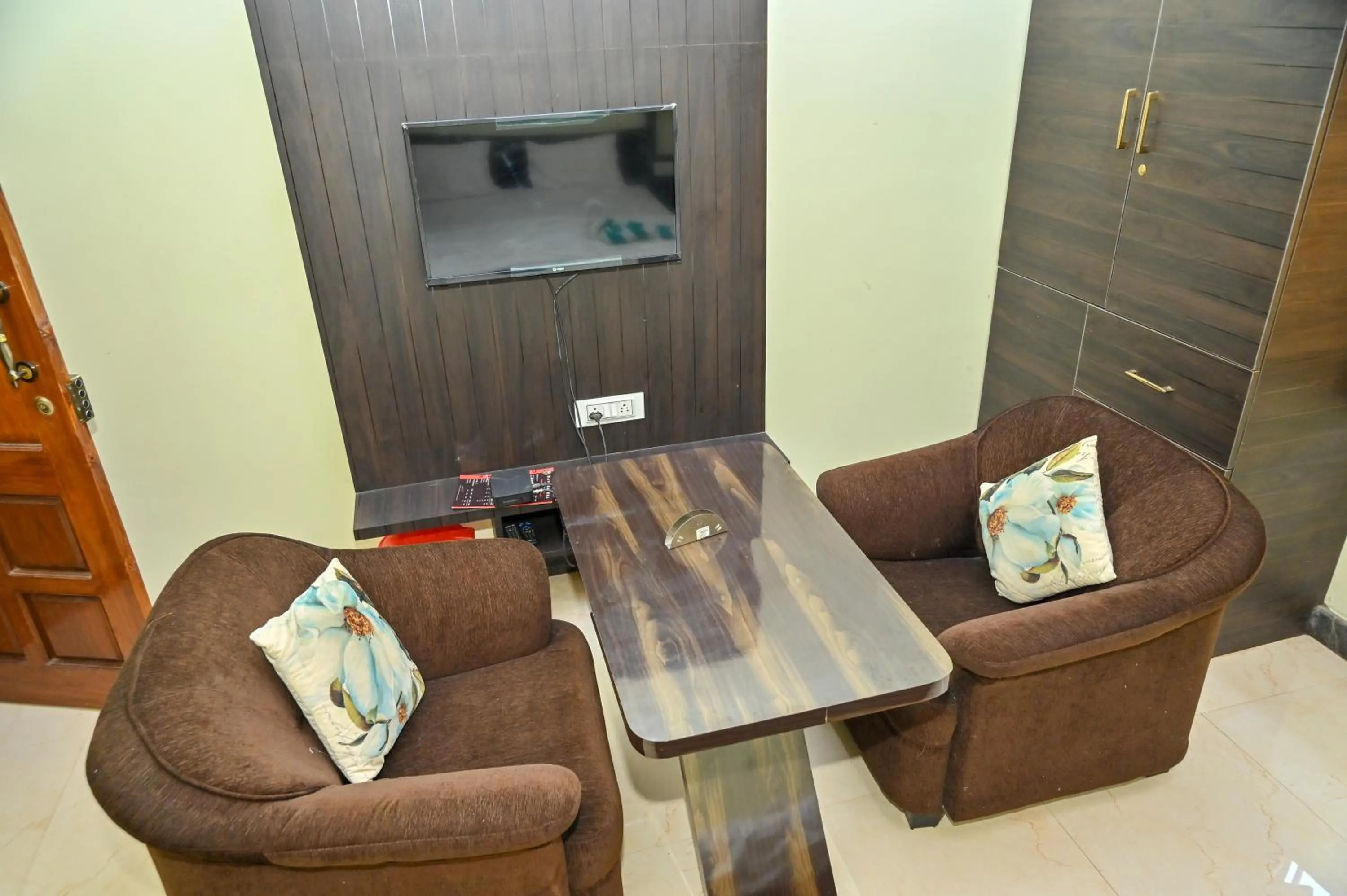 Seating area in NAVARATHNA International resort