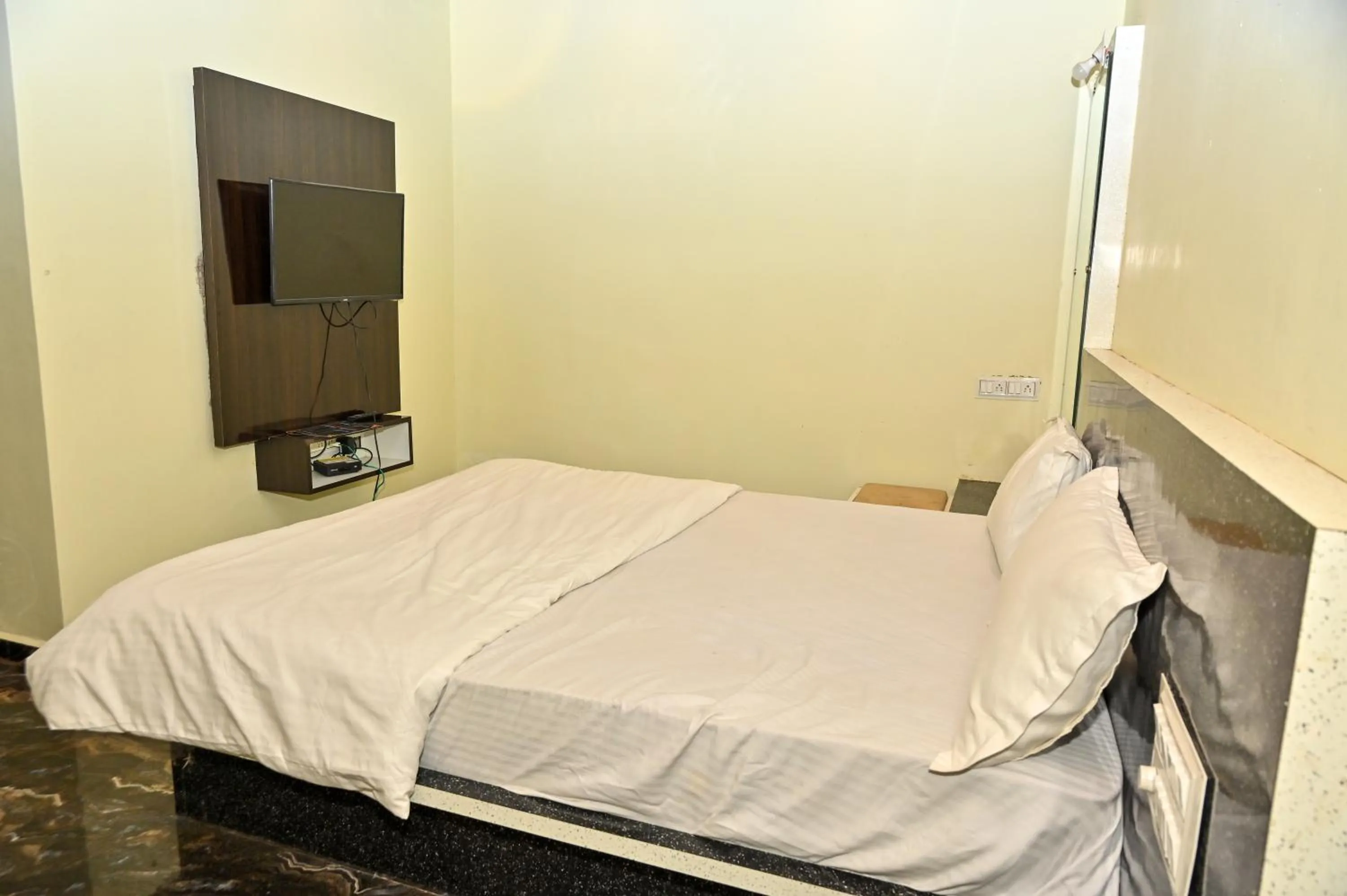 Bed in NAVARATHNA International resort