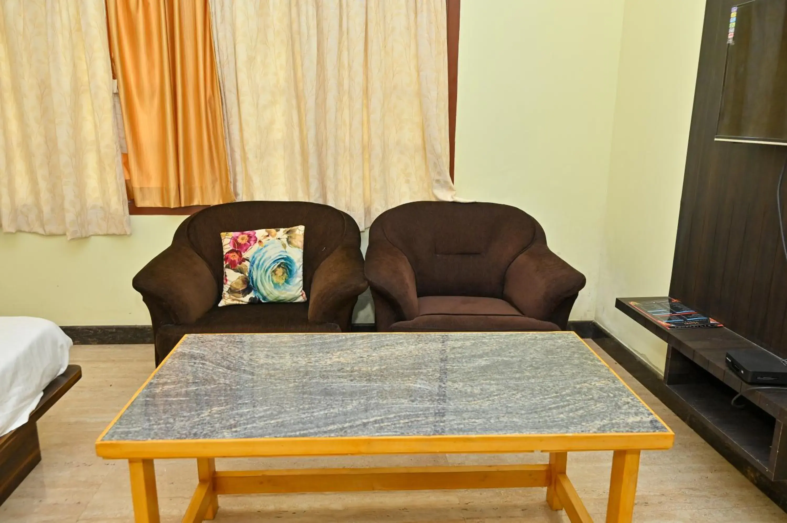 Seating area in NAVARATHNA International resort Seating area in NAVARATHNA International resort