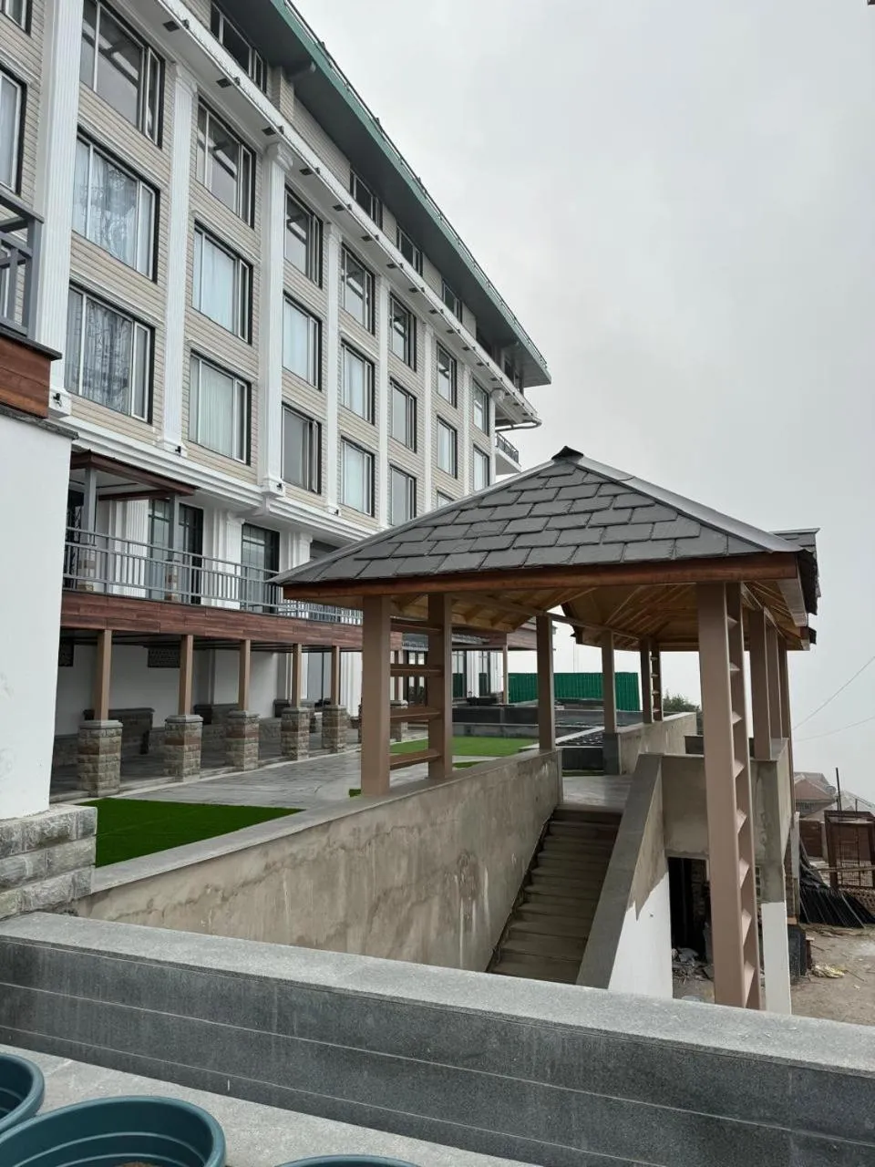 Property building in Hotel Greenberry Narkanda