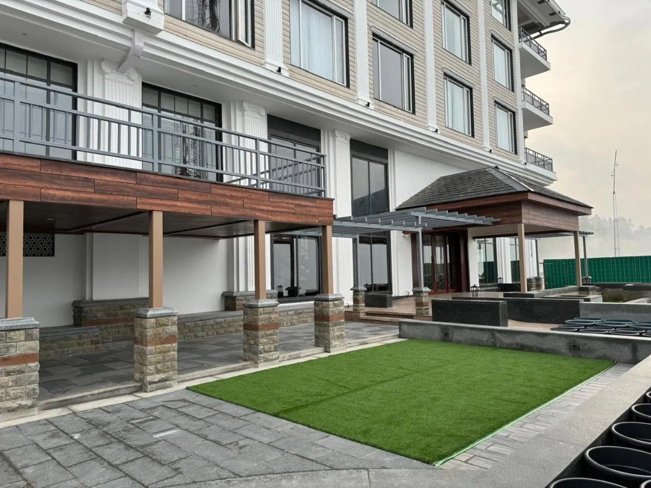 Property building in Hotel Greenberry Narkanda