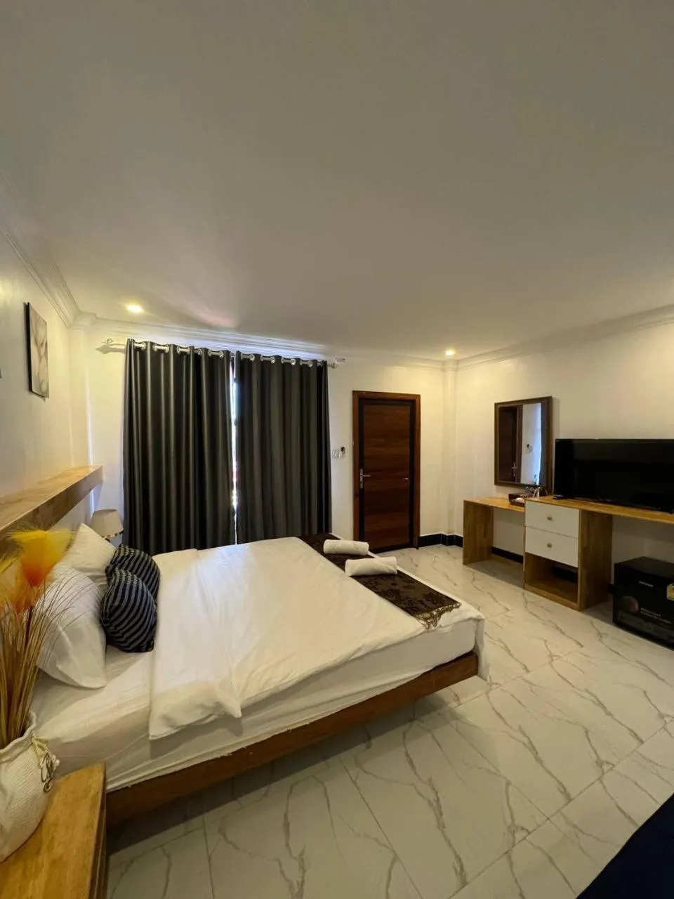 Photo of the whole room, Bed in SAMOT KHSACH RESORT ll