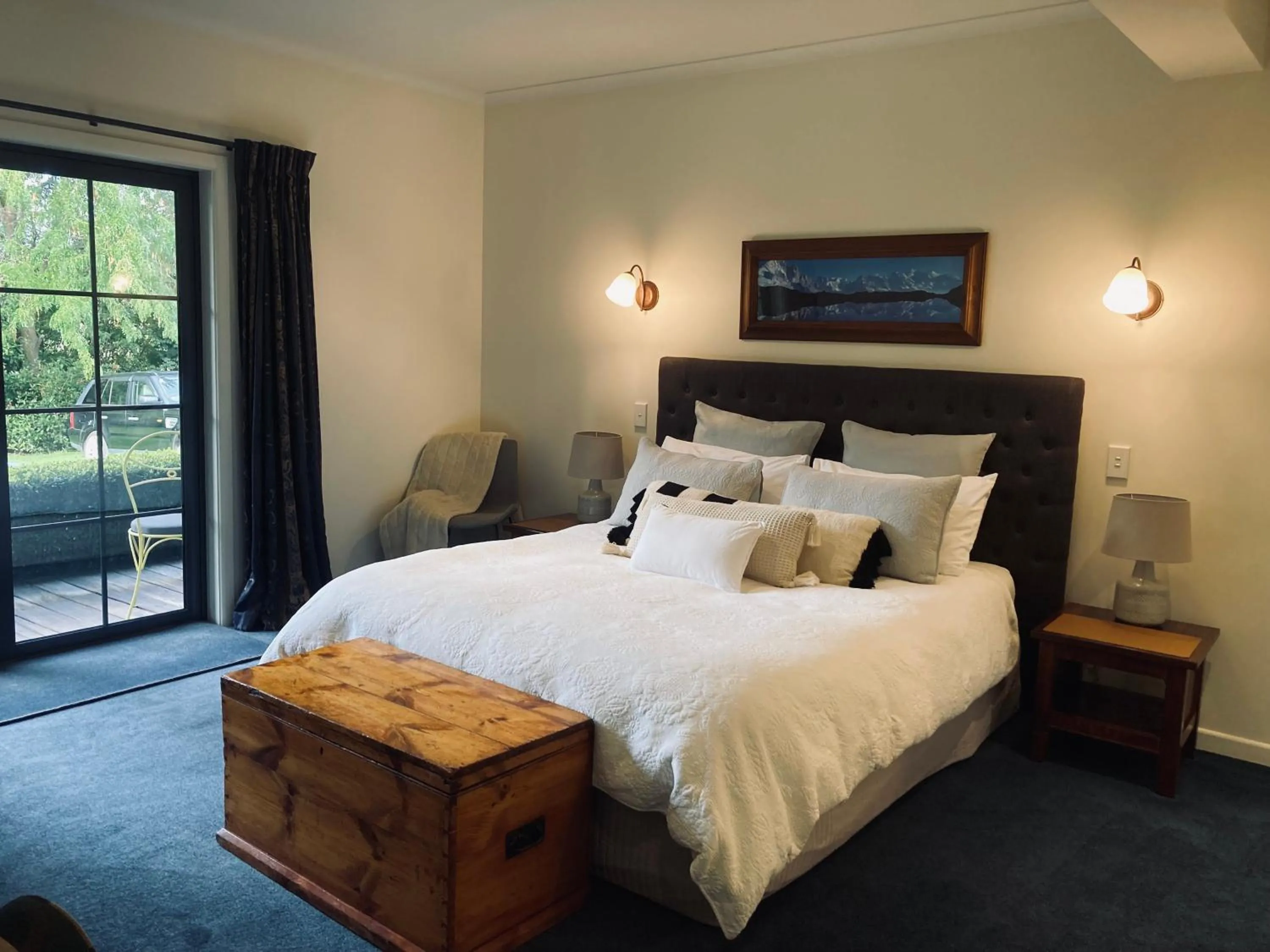 Bed in Moonlight Escape Lodge