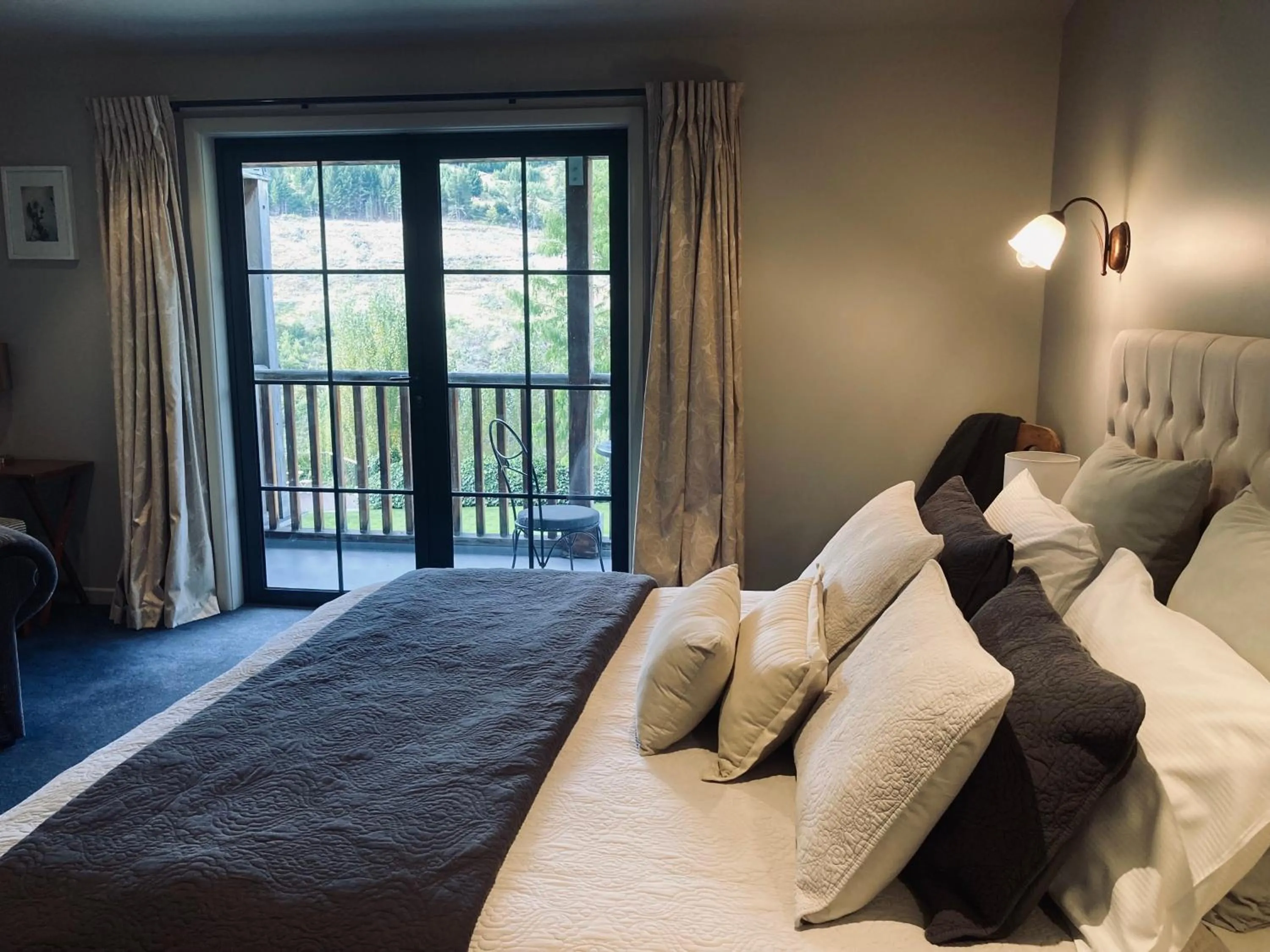 Bed in Moonlight Escape Lodge