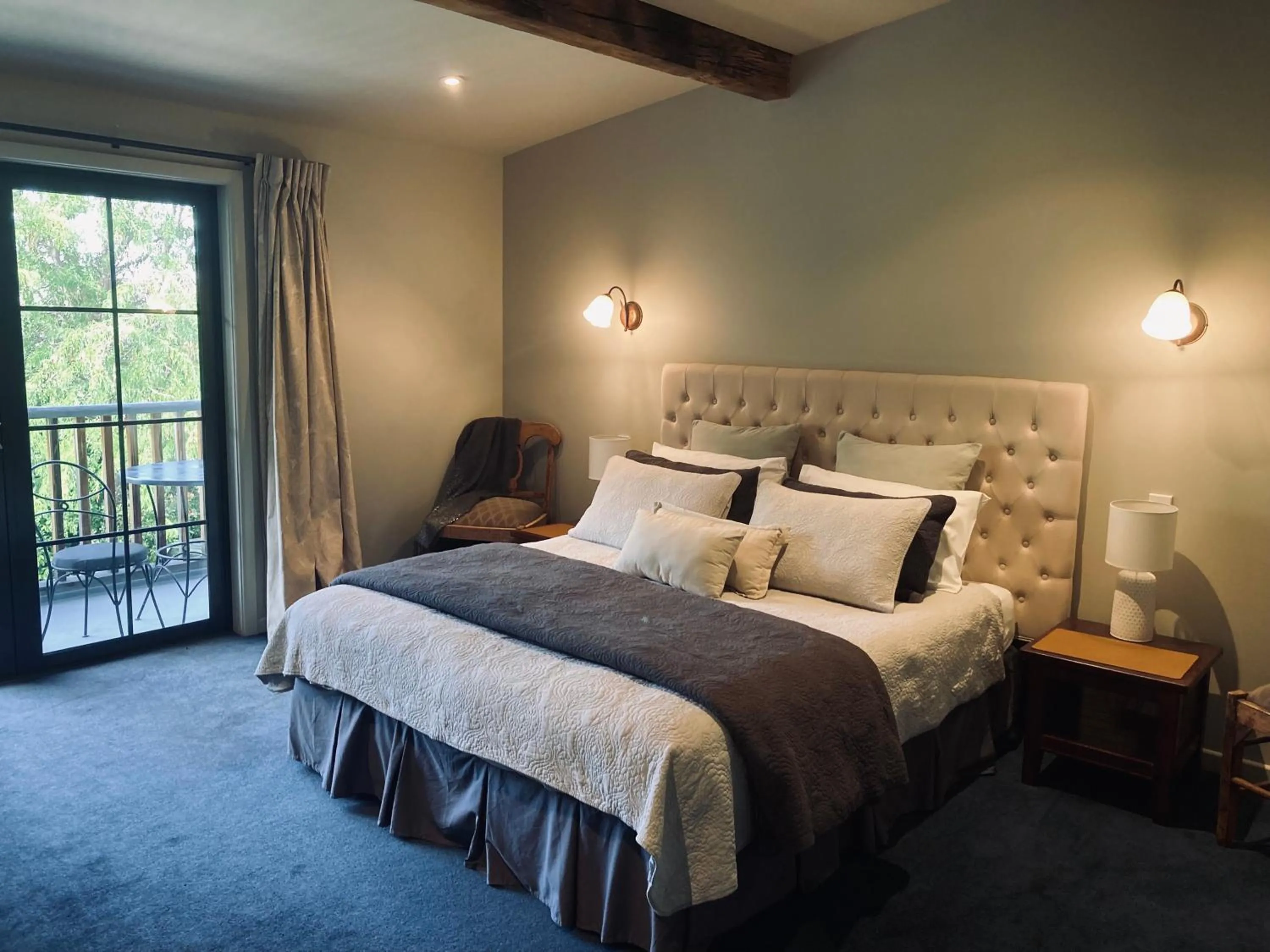 Bed in Moonlight Escape Lodge