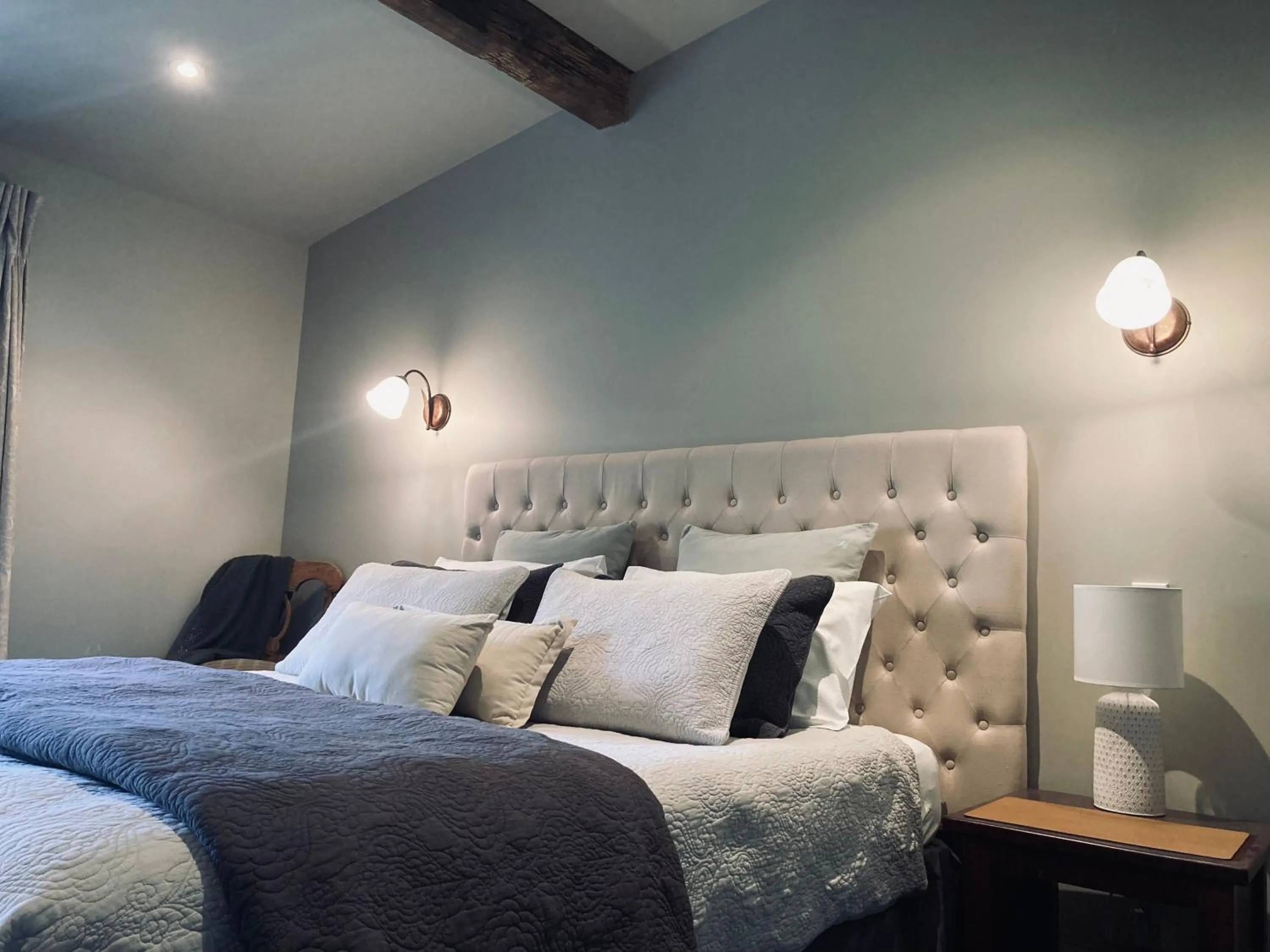 Bed in Moonlight Escape Lodge