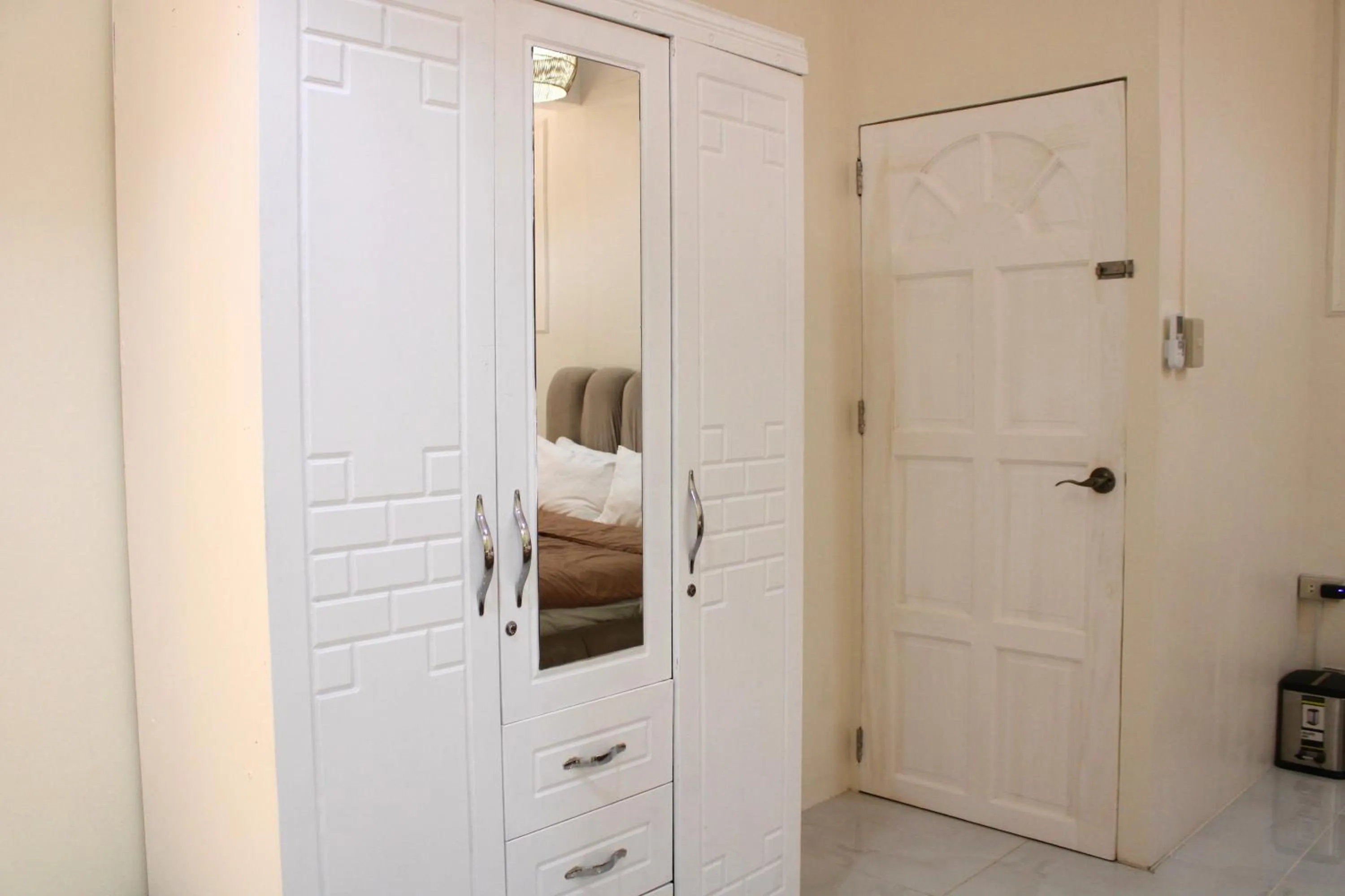 wardrobe in Mayad Boutique Hotel El Nido - Newly Renovated
