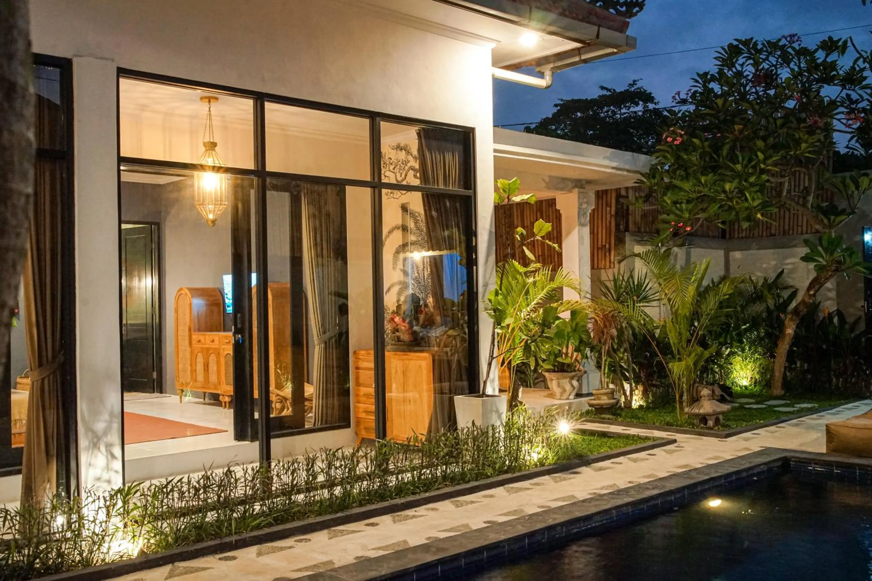 Swimming pool in Villa La Familia Dua