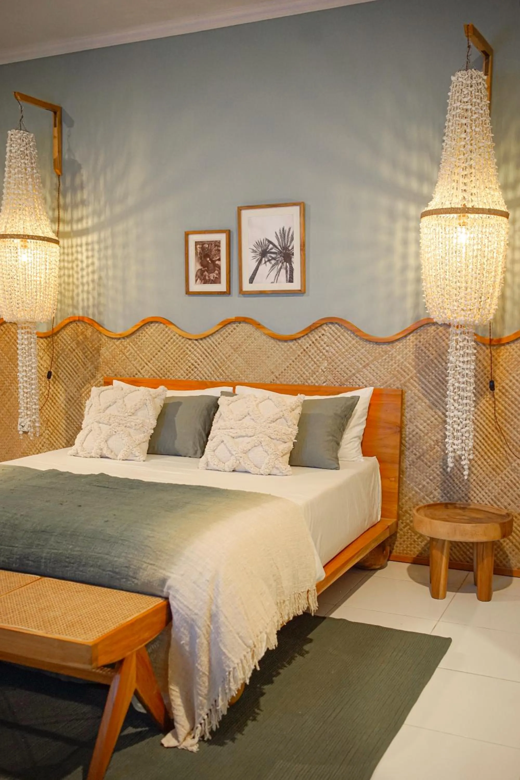 Bathroom, Bed in Villa La Familia Dua
