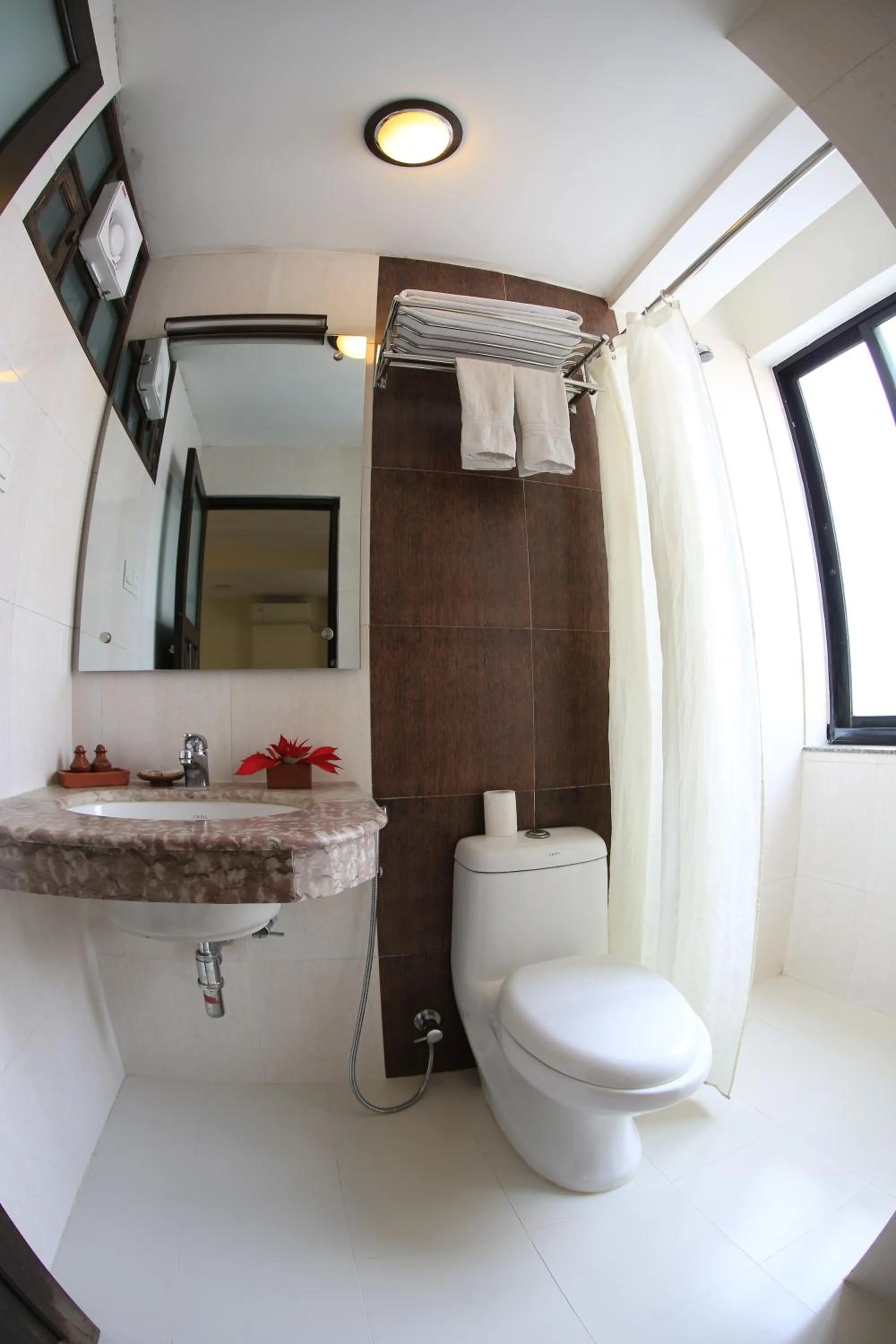 Toilet in Hotel Holy Himalaya