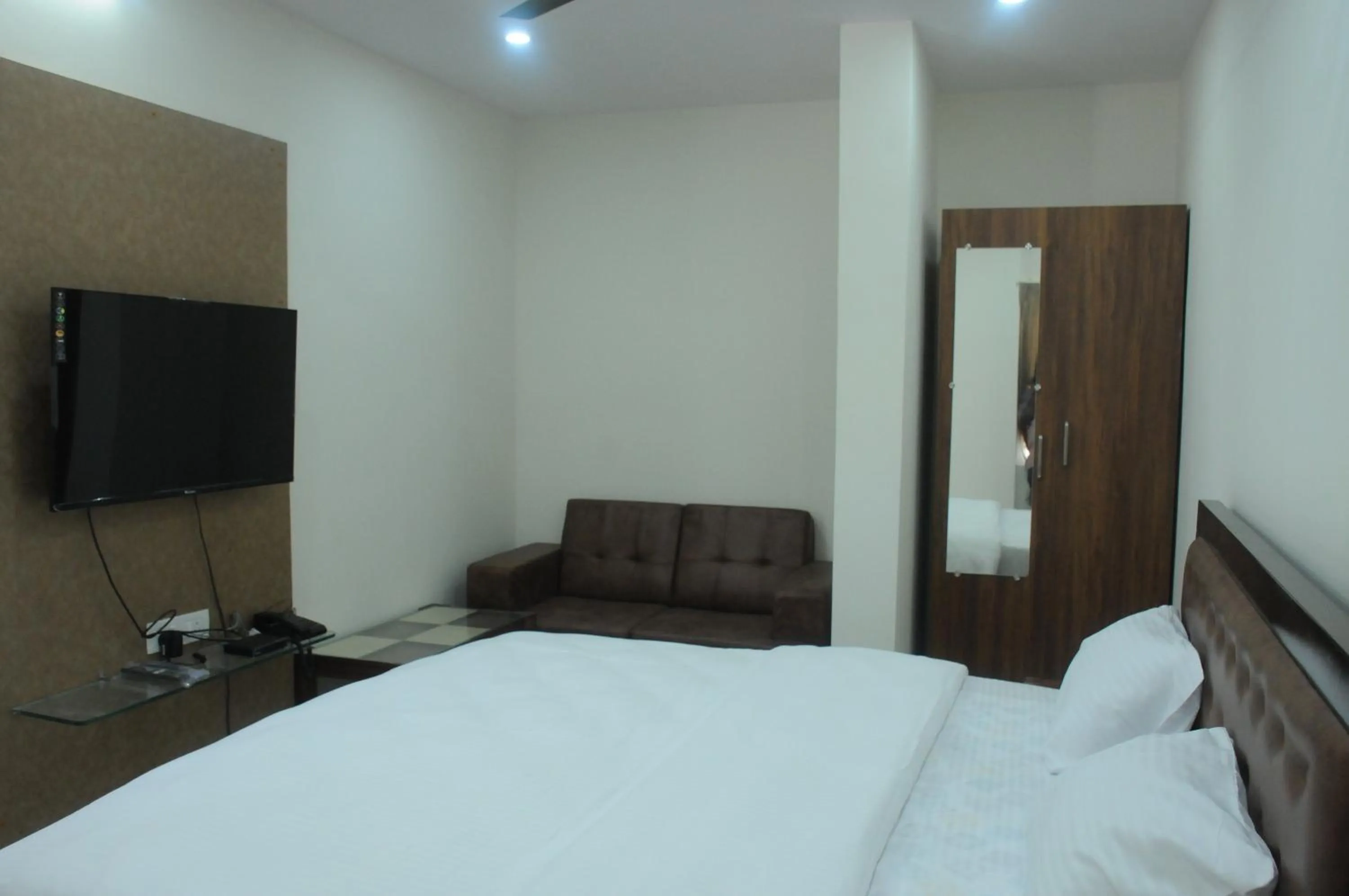 Bedroom, Bed in Amma Inn Elegance Suites and Apartments
