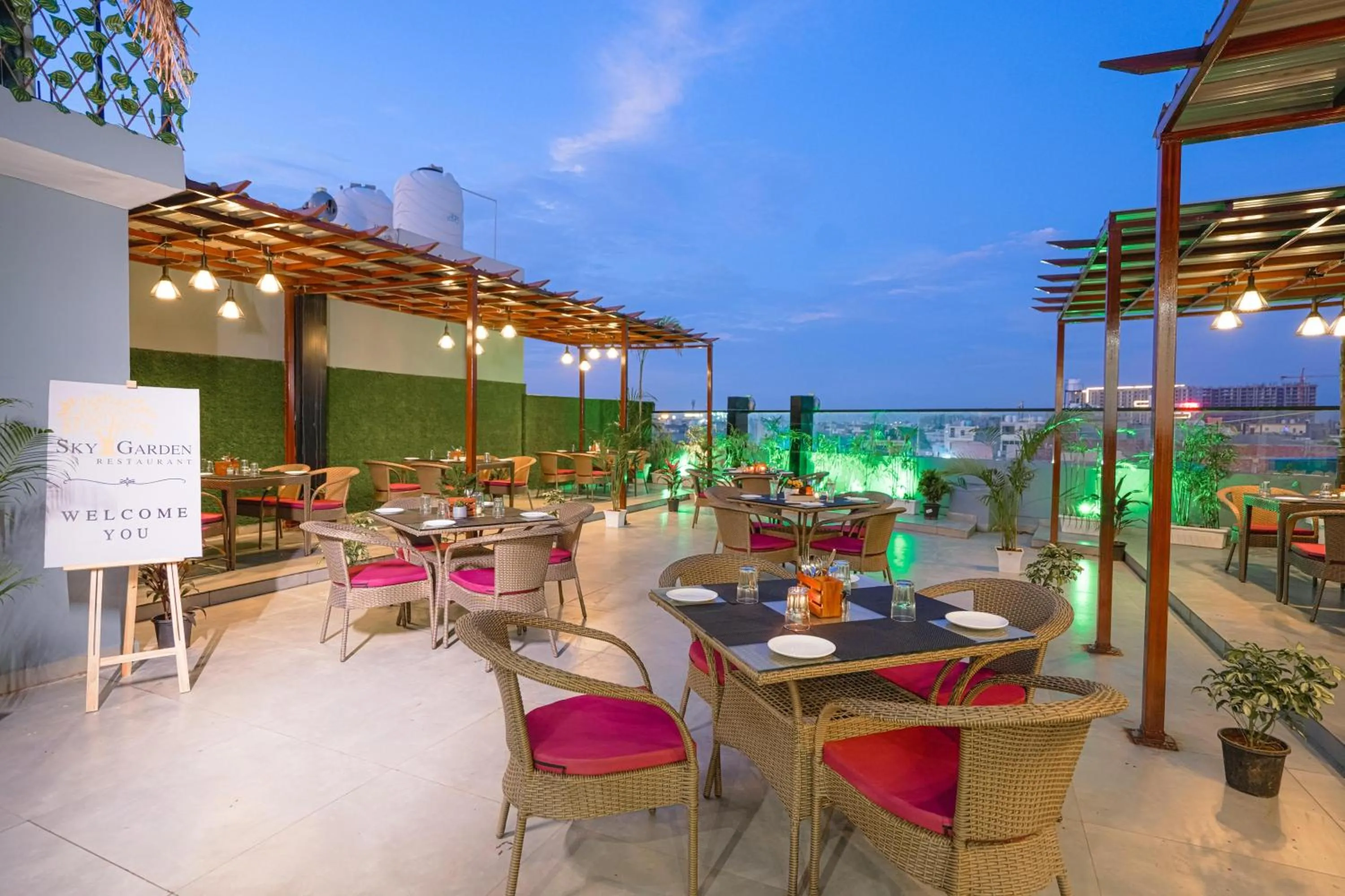 Restaurant/places to eat in HOTEL SKY VIEW - Zirakpur, Chandigarh