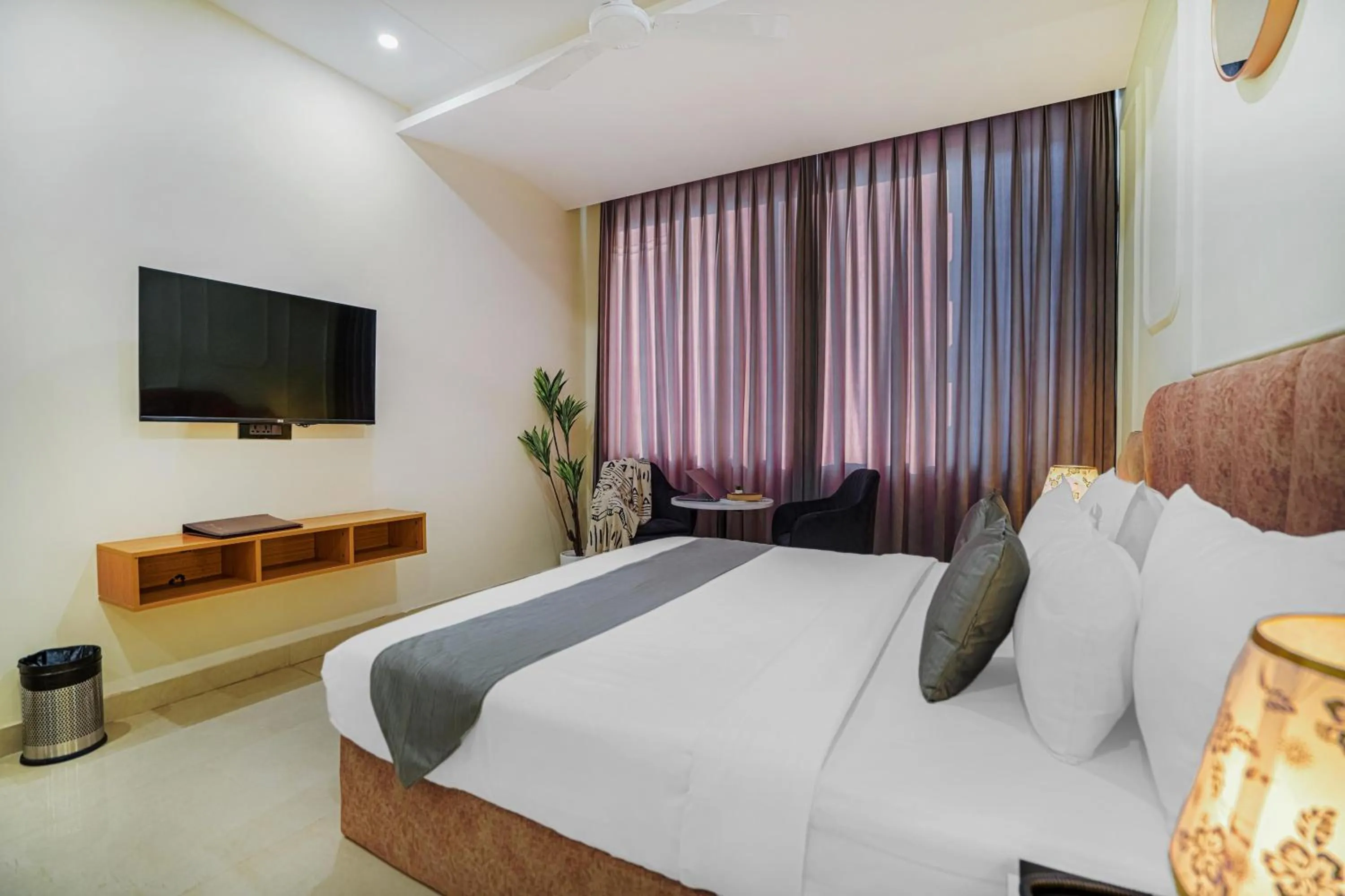Bedroom, Bed in HOTEL SKY VIEW - Zirakpur, Chandigarh