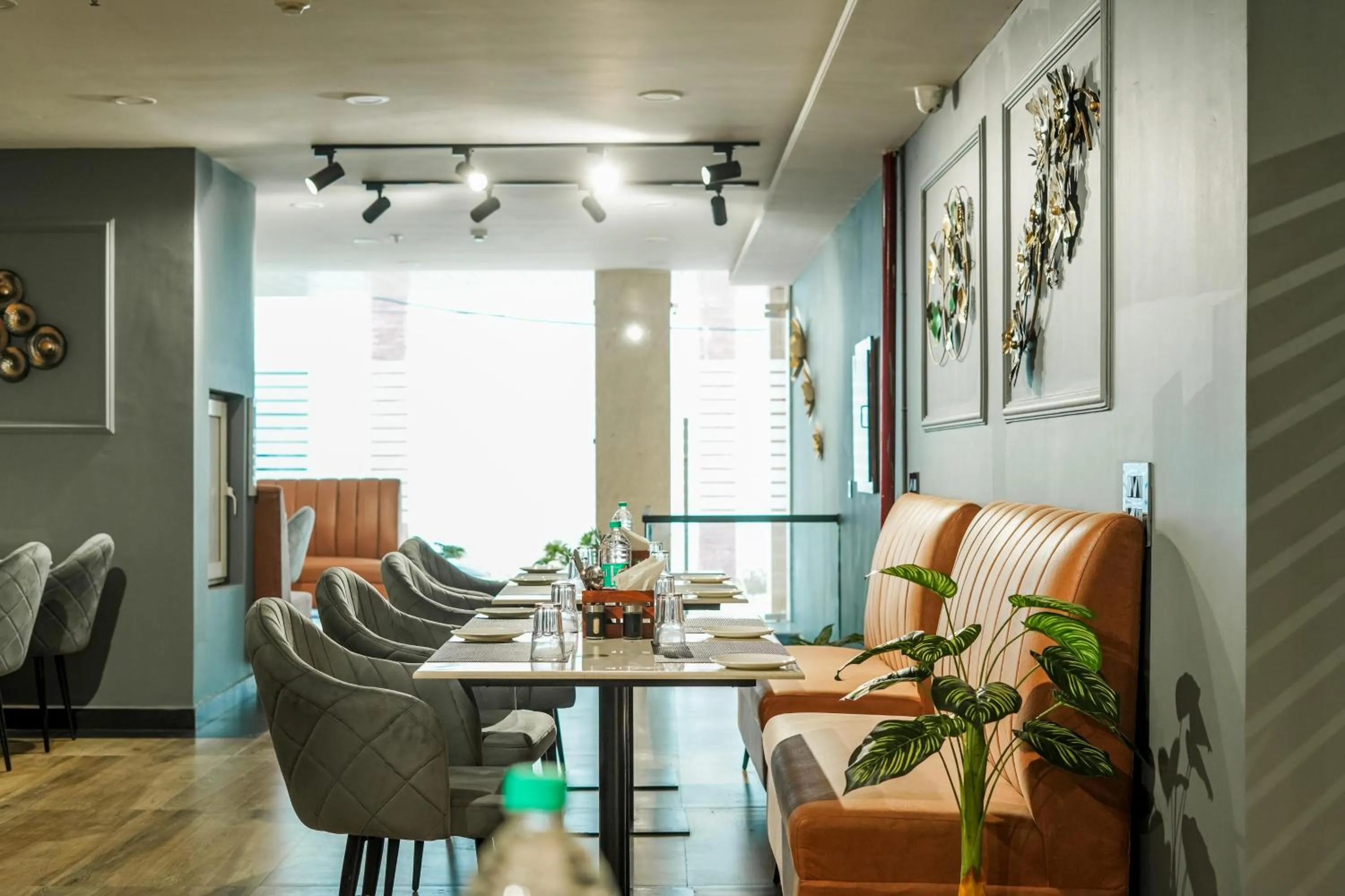 Restaurant/places to eat in HOTEL SKY VIEW - Zirakpur, Chandigarh