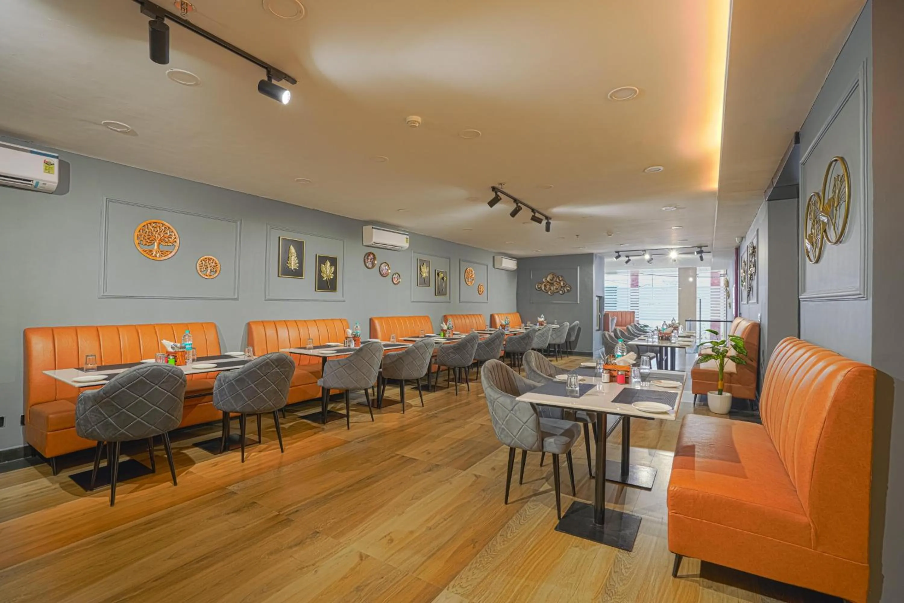 Restaurant/places to eat in HOTEL SKY VIEW - Zirakpur, Chandigarh