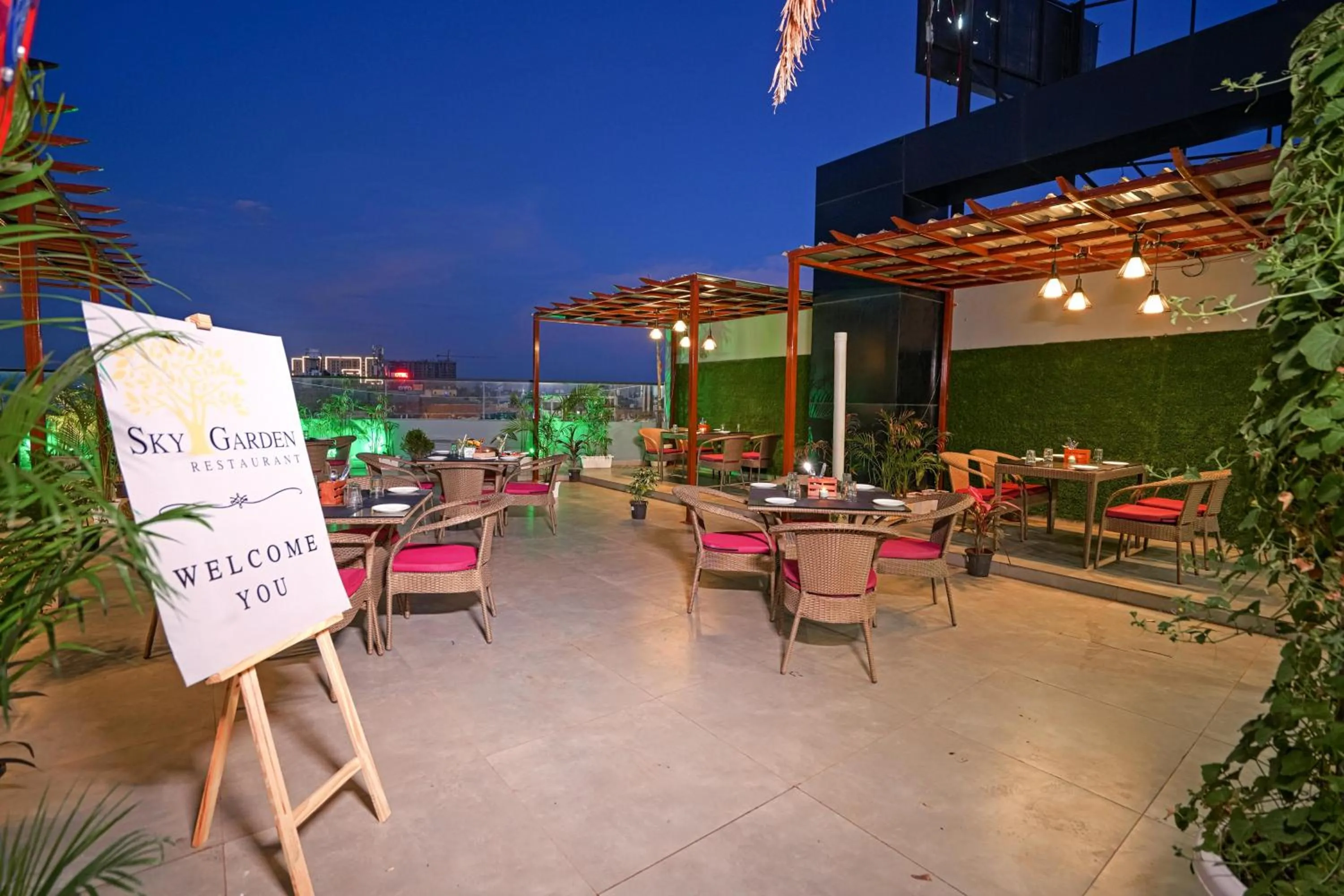 Restaurant/places to eat in HOTEL SKY VIEW - Zirakpur, Chandigarh