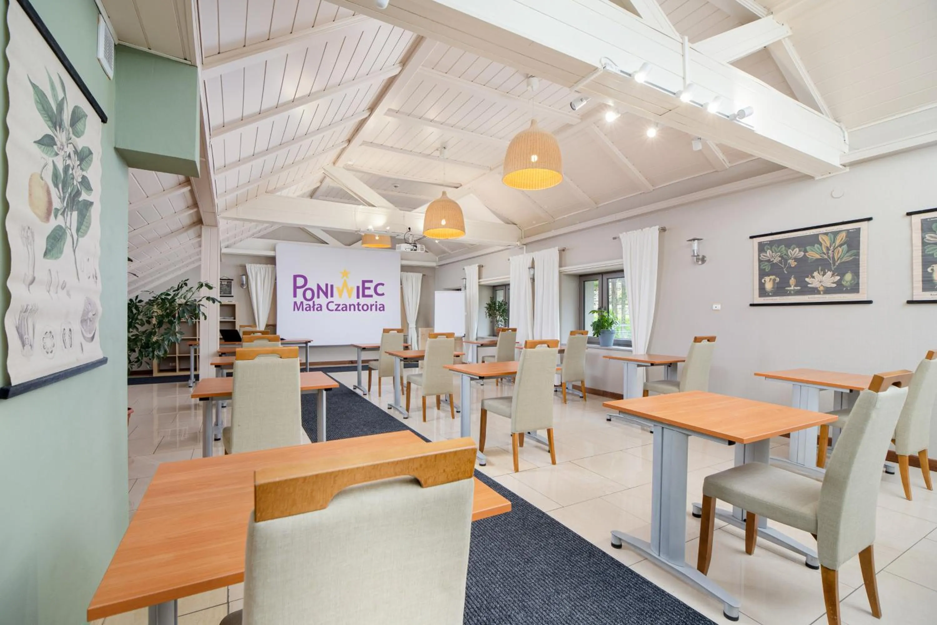 Business facilities in Poniwiec Mała Czantoria