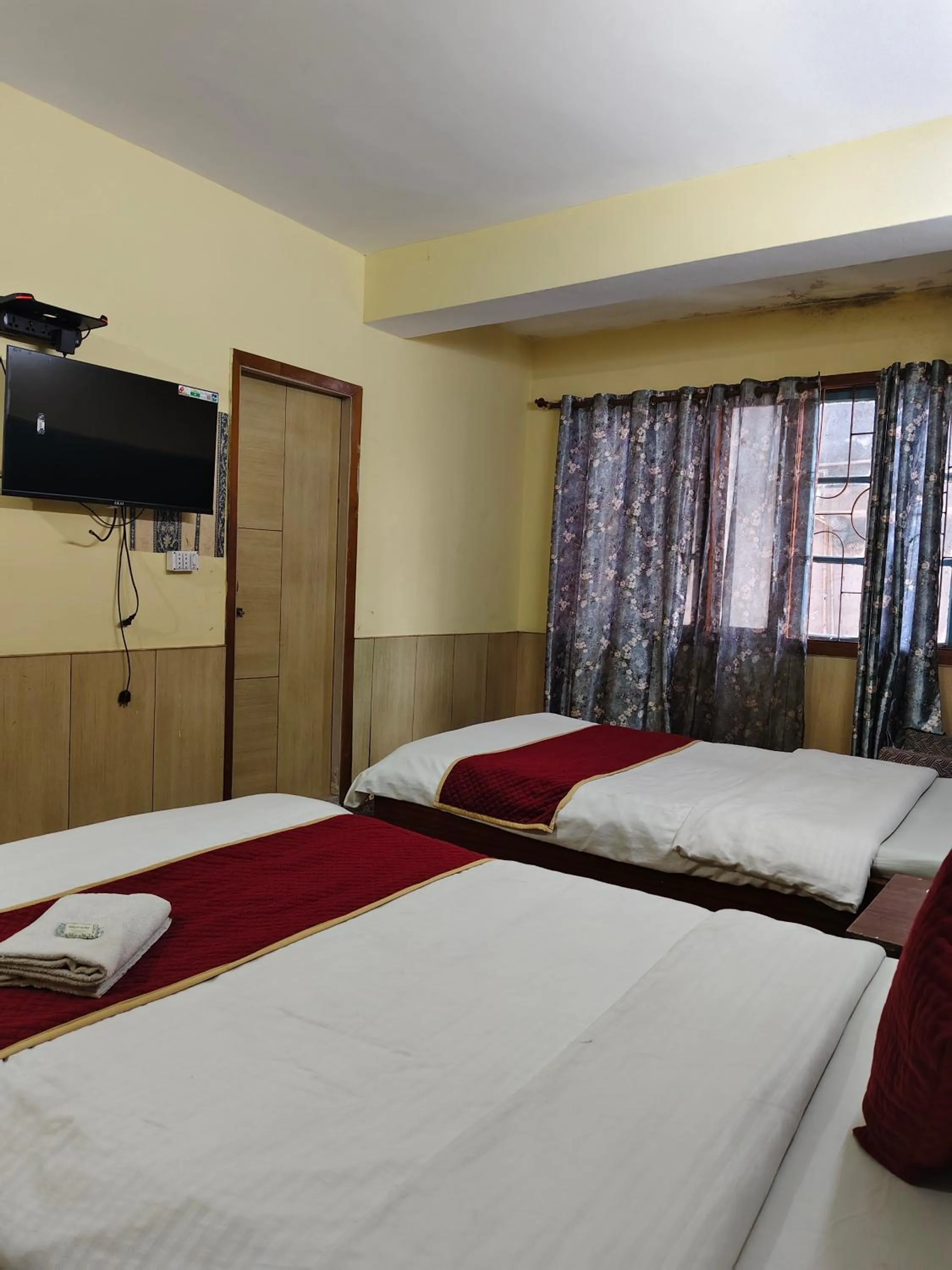 Hotel Lhonark Residency