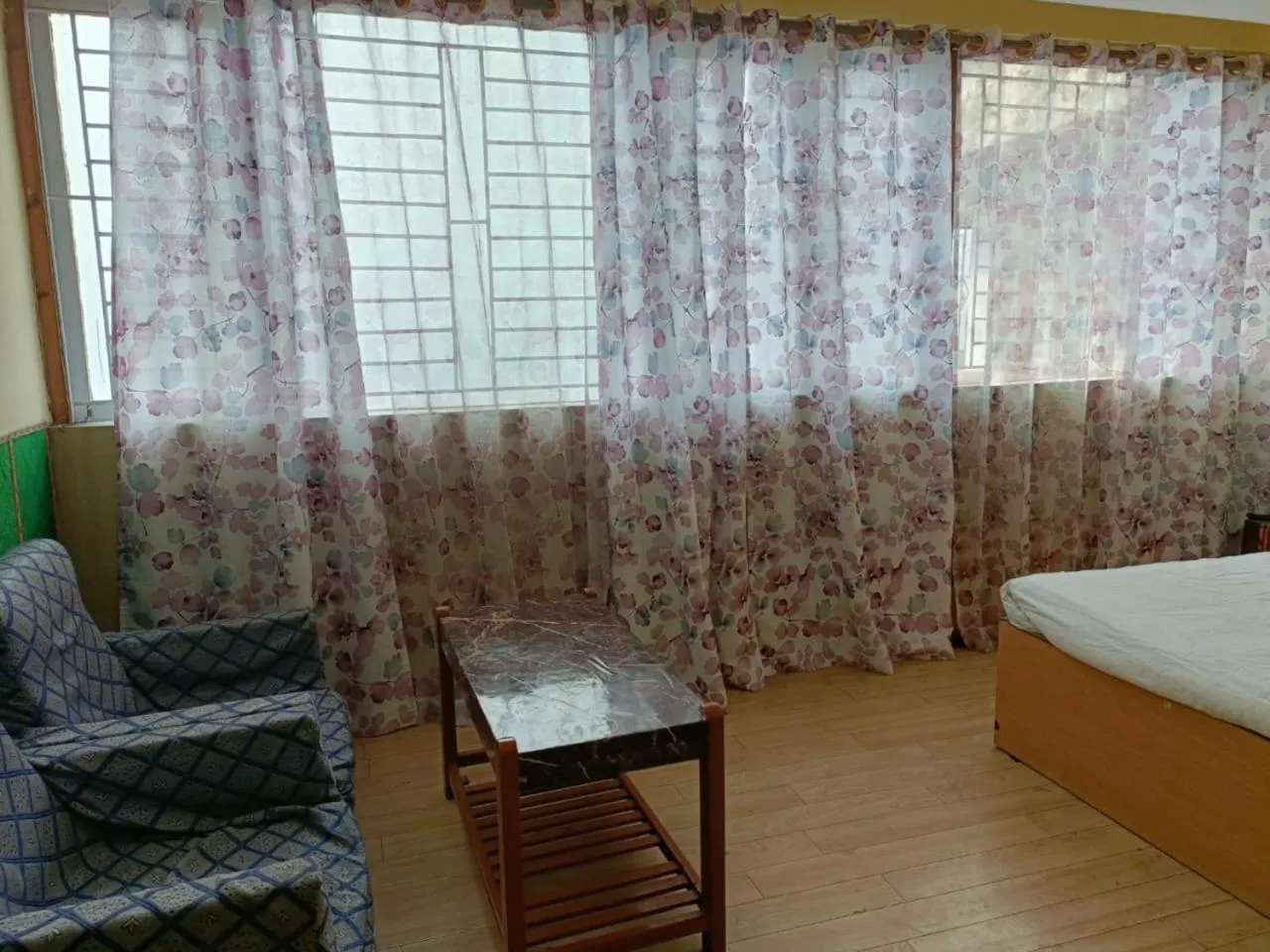 Hotel Lhonark Residency