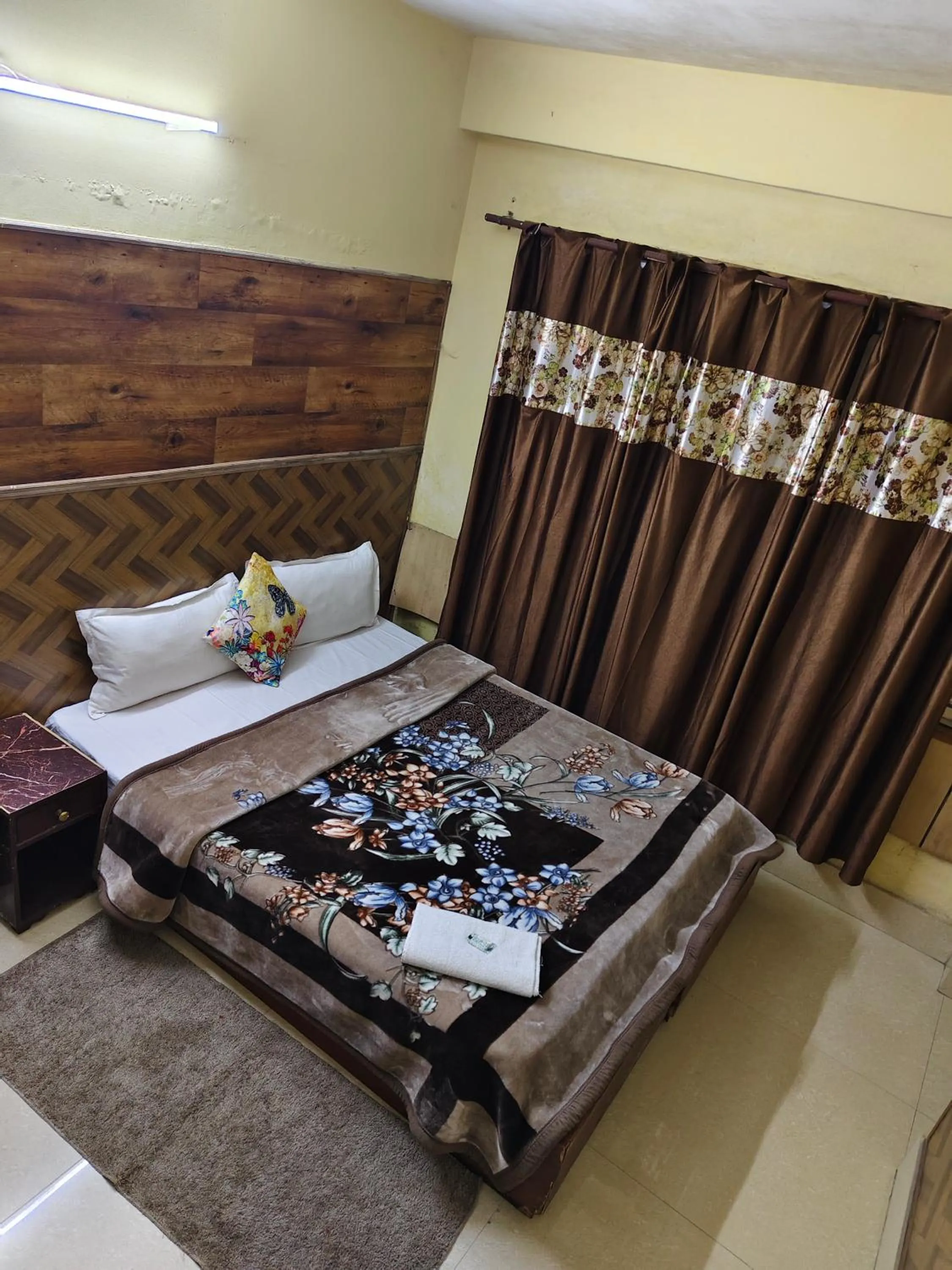 Hotel Lhonark Residency