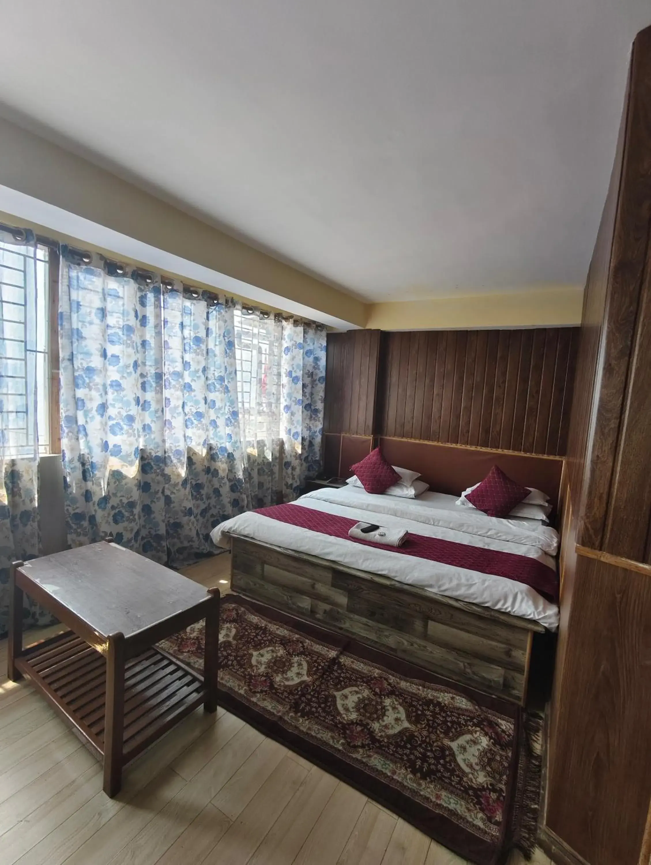 Double Room with Mountain View in Hotel Lhonark Residency Double Room with Mountain View in Hotel Lhonark Residency