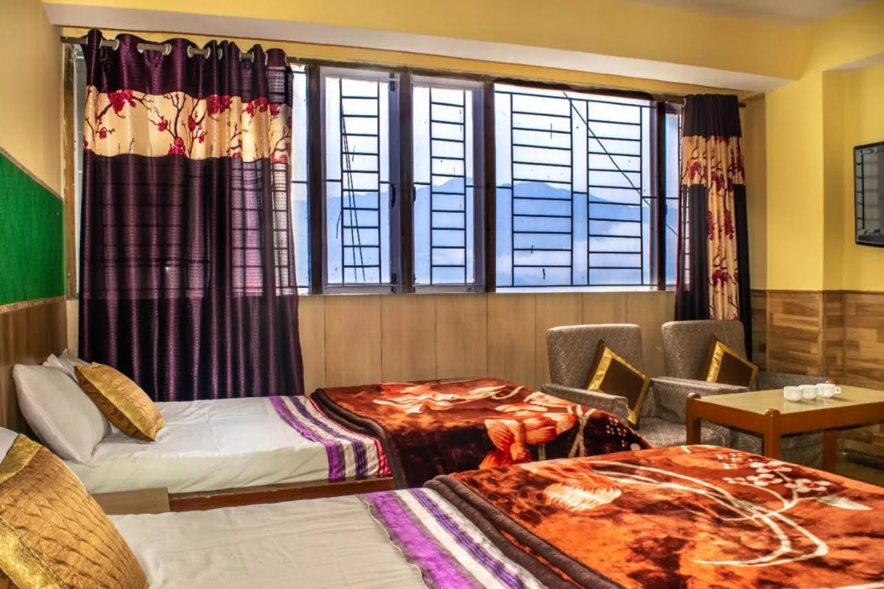 Hotel Lhonark Residency