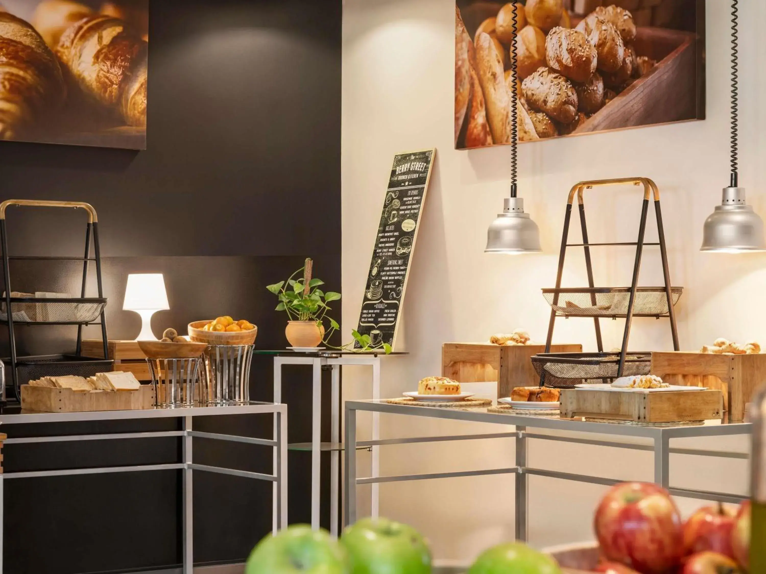 Restaurant/places to eat in ibis Seef Manama Restaurant/places to eat in ibis Seef Manama