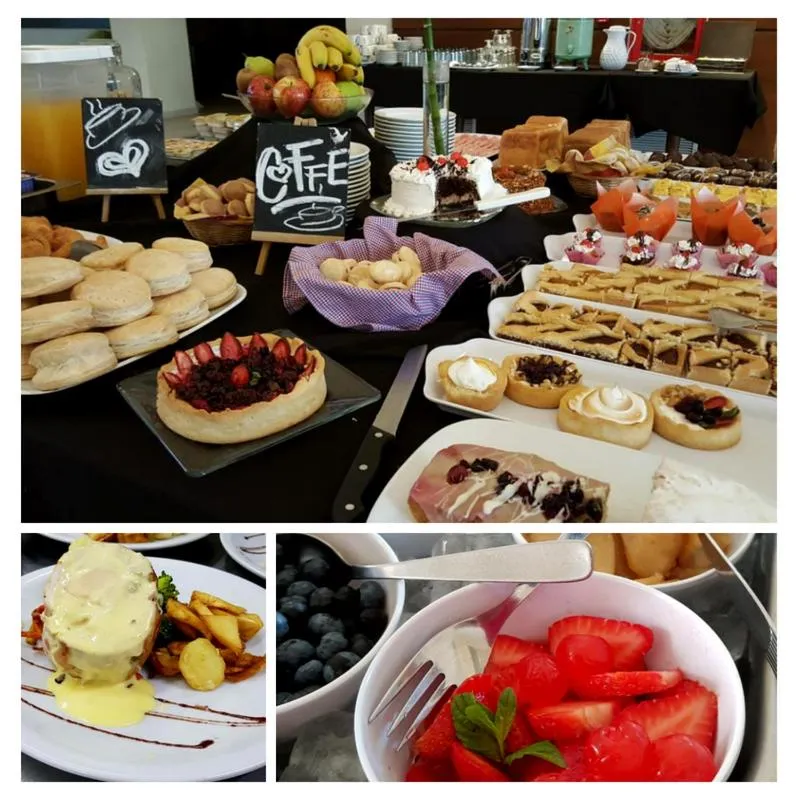 Breakfast in Howard Johnson Hotel Piedras Moras