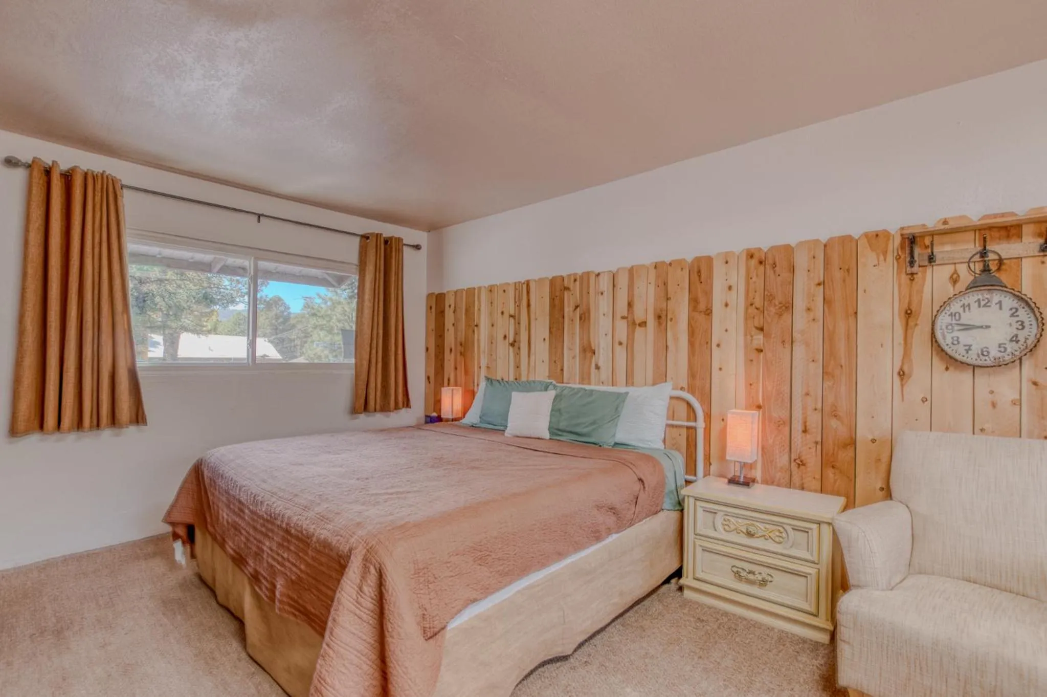 Bed in Enchanted Hideaway Cabins and Cottages