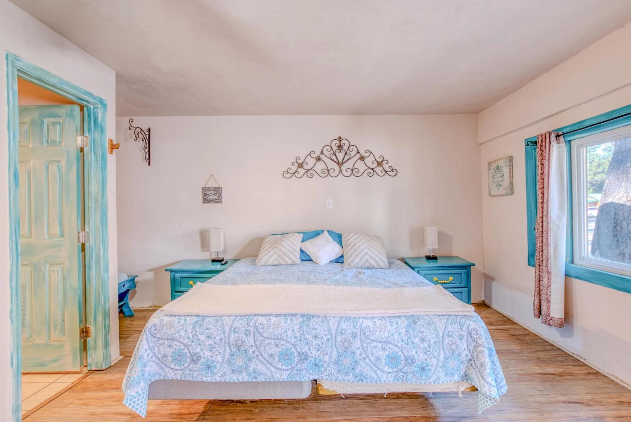 Bed in Enchanted Hideaway Cabins and Cottages